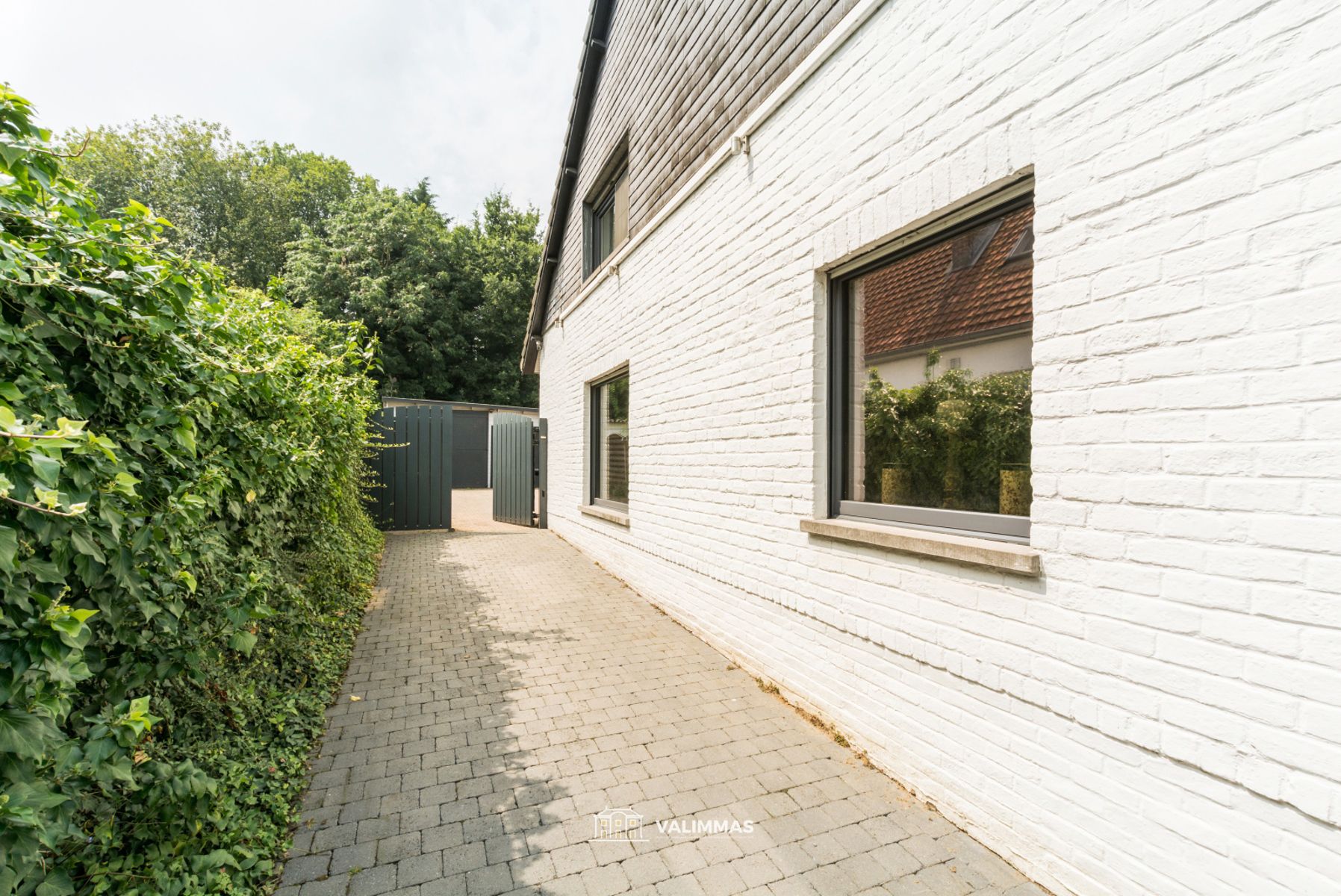 Ruime, verzorgde & instapklare woning OB met garages en tuin foto 10