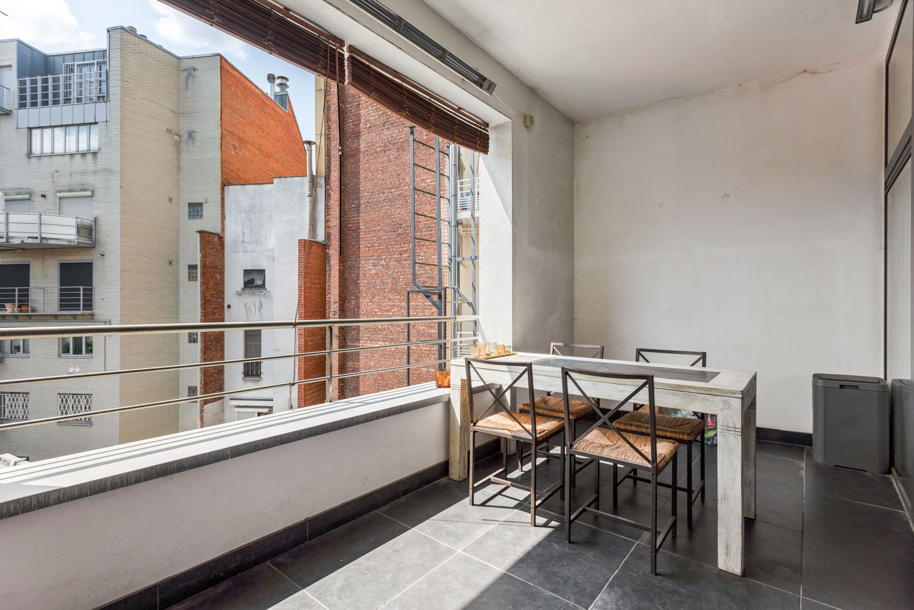 Stijlvol appartement met 30 m² terras en veel berging foto 13