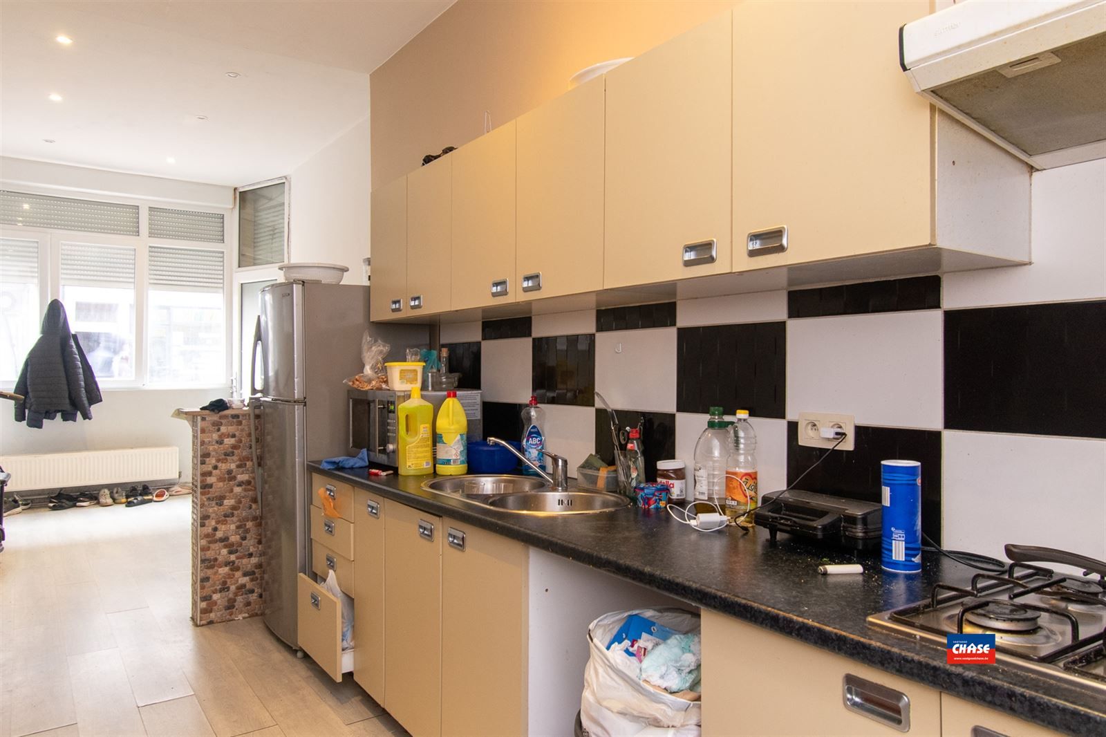 Ruime woning met 6 slaapkamers en handelsgelijkvloers foto 18