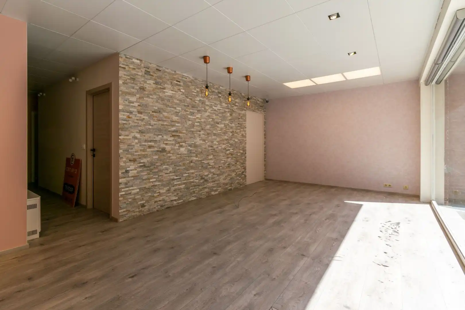 INSTAPKLAAR HANDELS-/KANTOORGELIJKVLOERS (106m²) foto 3