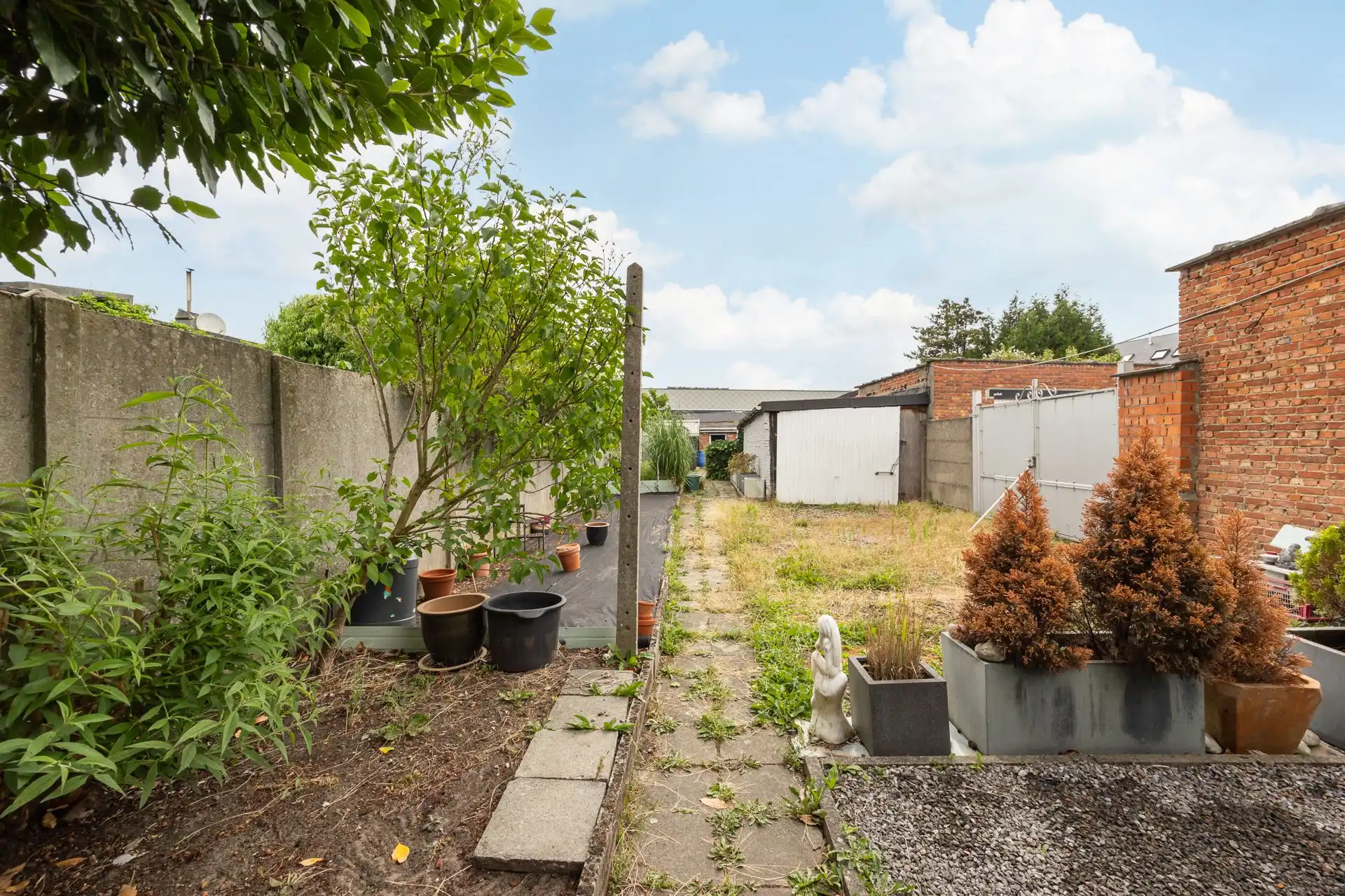 Te renoveren woning met potentieel vlakbij centrum foto 18