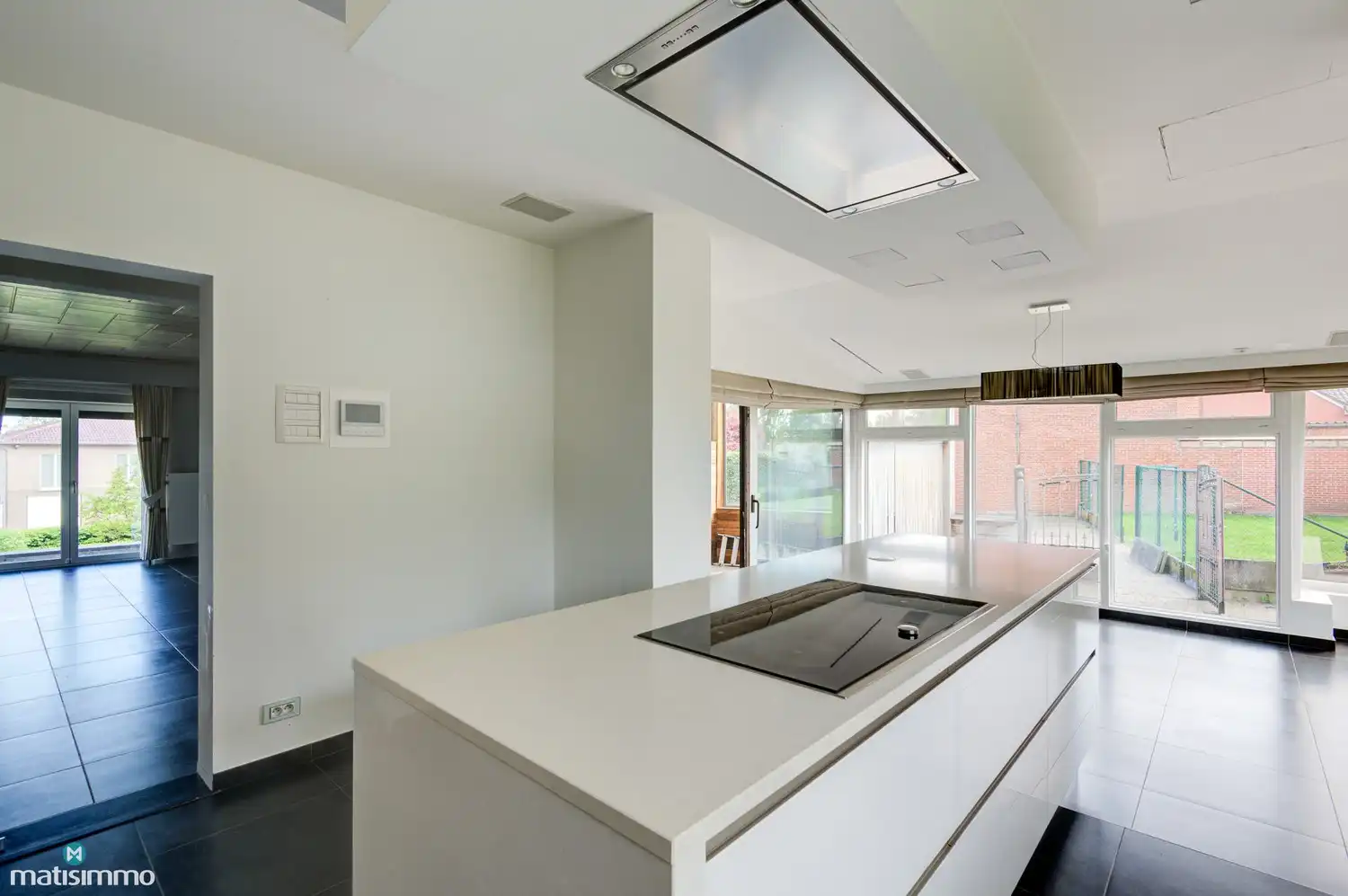RUIME WONING MET 5 SLAAPKAMERS, INPANDIGE GARAGE EN WELLNESSRUIMTE OP EEN RUIM PERCEEL foto 9