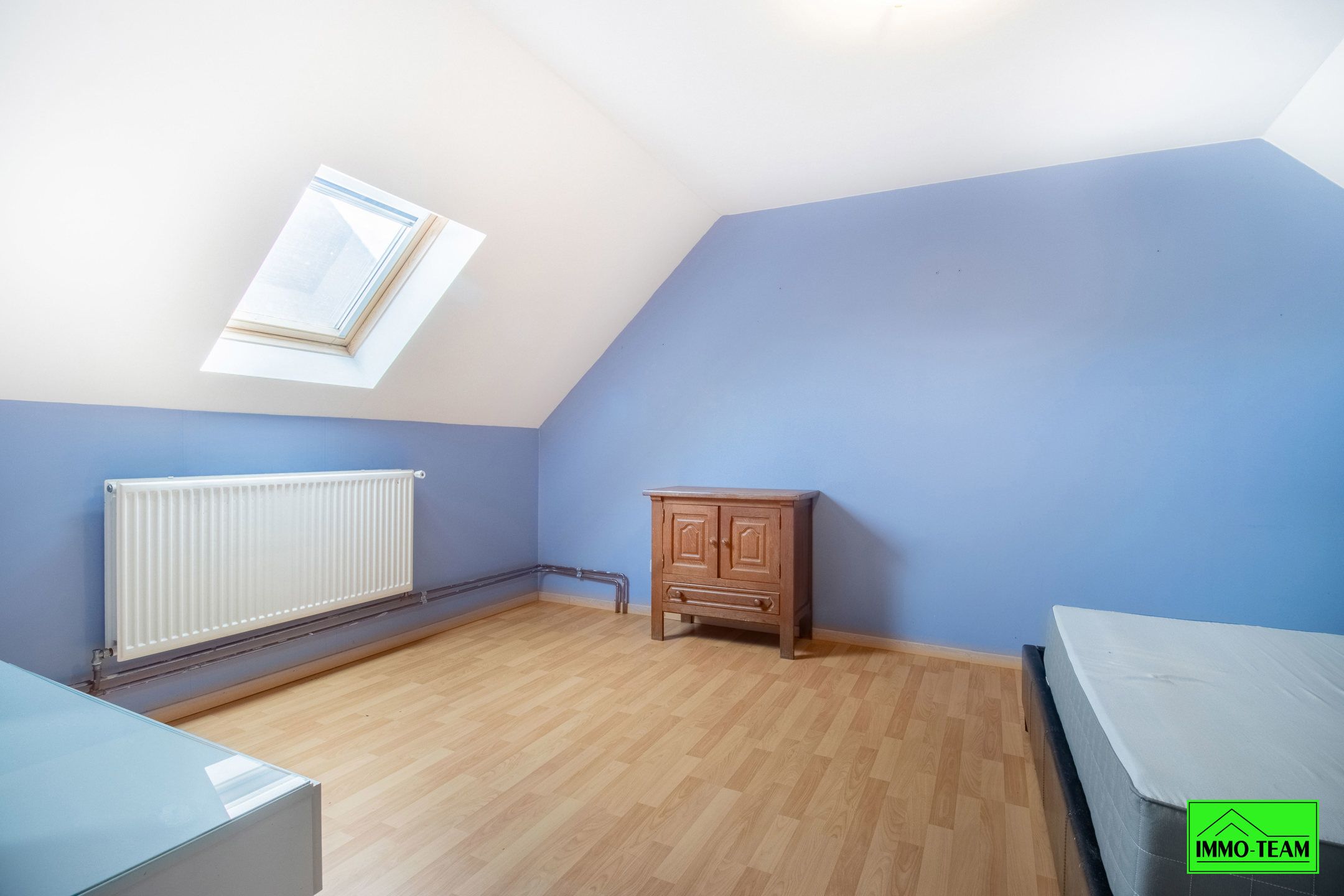 Instapklare 2-gevelwoning met parkeerplaats nabij centrum foto 8