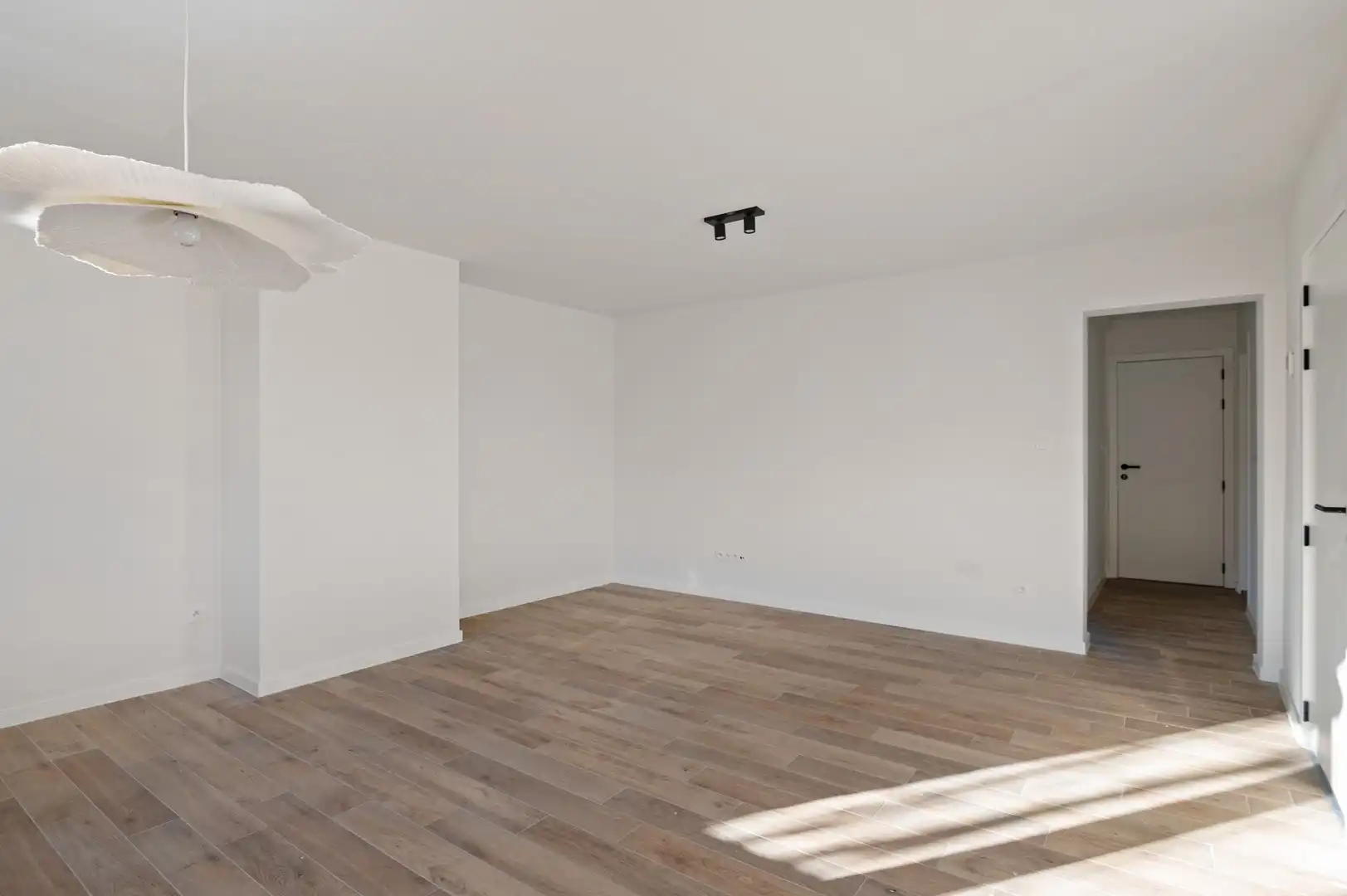 Gerenoveerd hoekappartement met terras in centrum Brasschaat foto 5