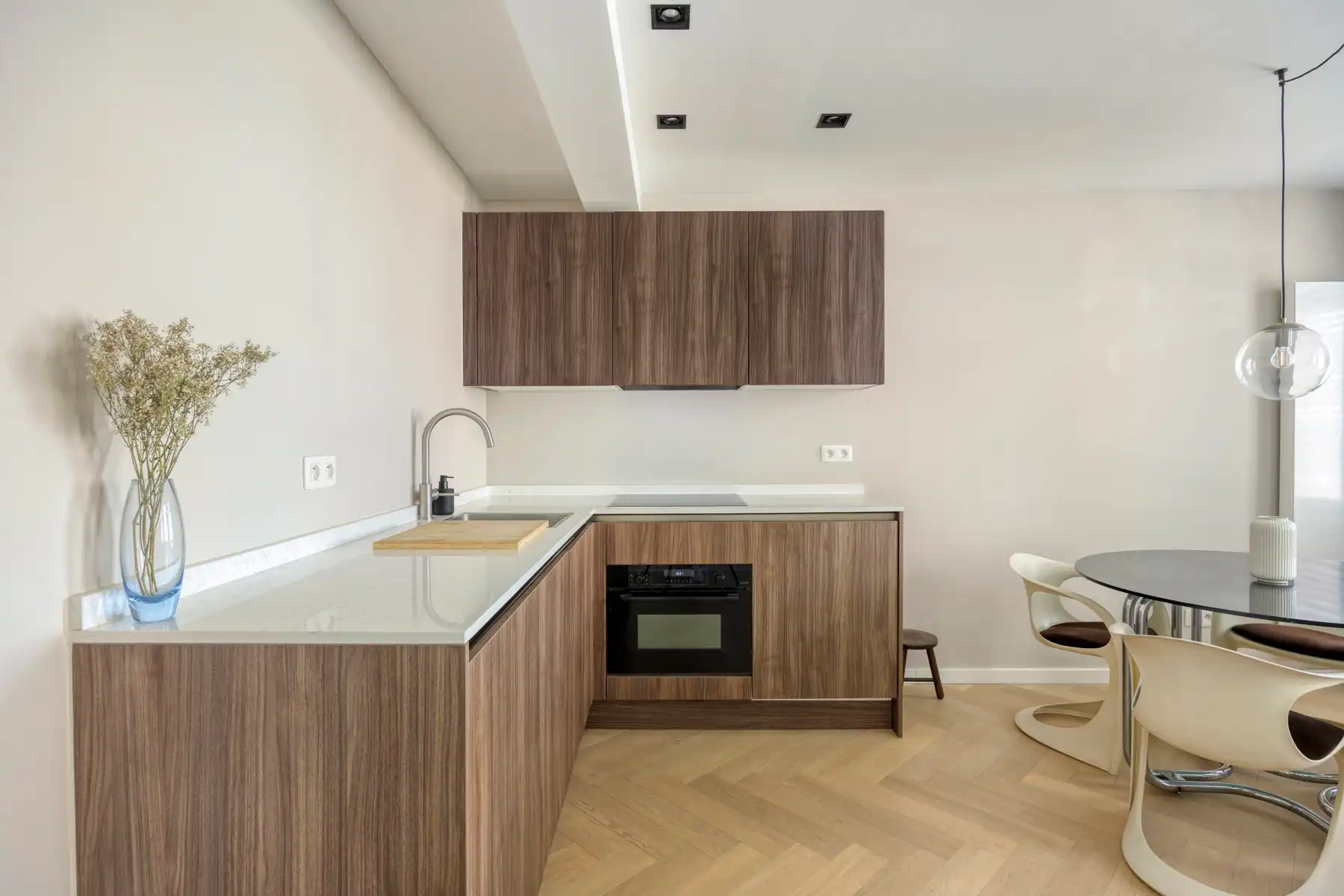 Lichtrijk gemeubeld 1-slaapkamerappartement foto 4
