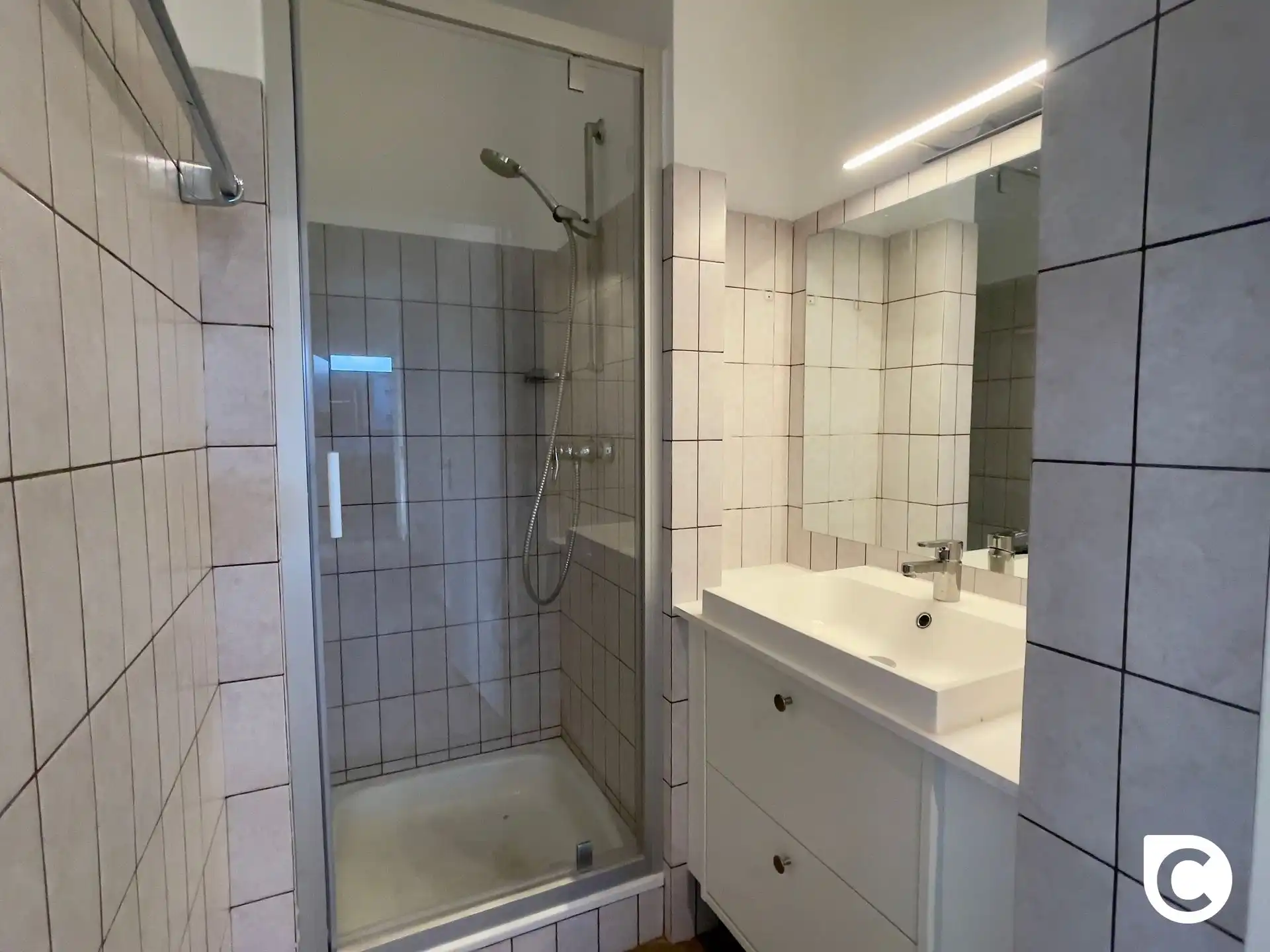 Gerenoveerd appartement met 3 slaapkamers foto 9