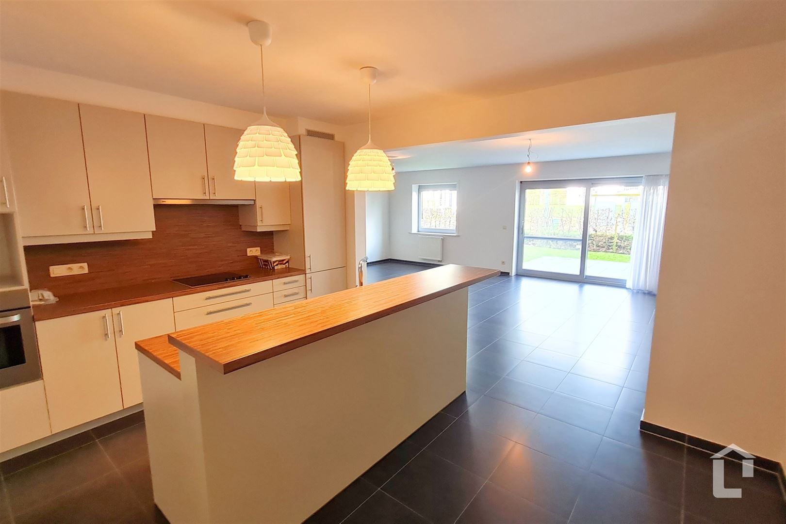 Ruim gelijkvloers appartement met eigen tuin foto 7