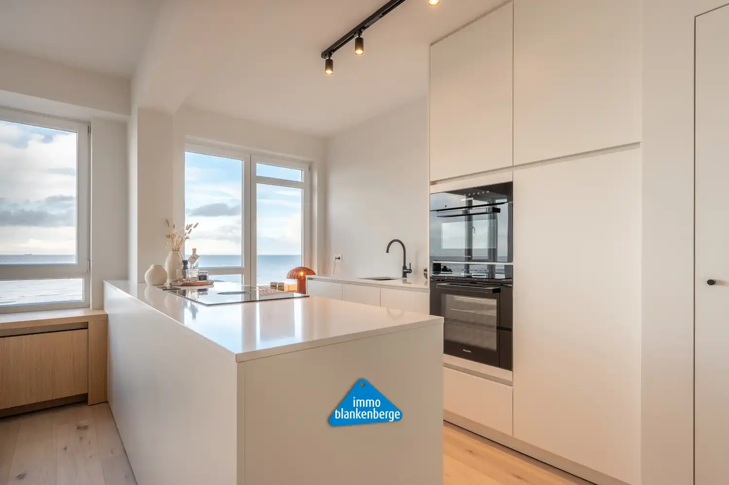Luxueus appartement met 3 slaapkamers op de Zeedijk in Blankenberge met adembenemend zeezicht foto 3