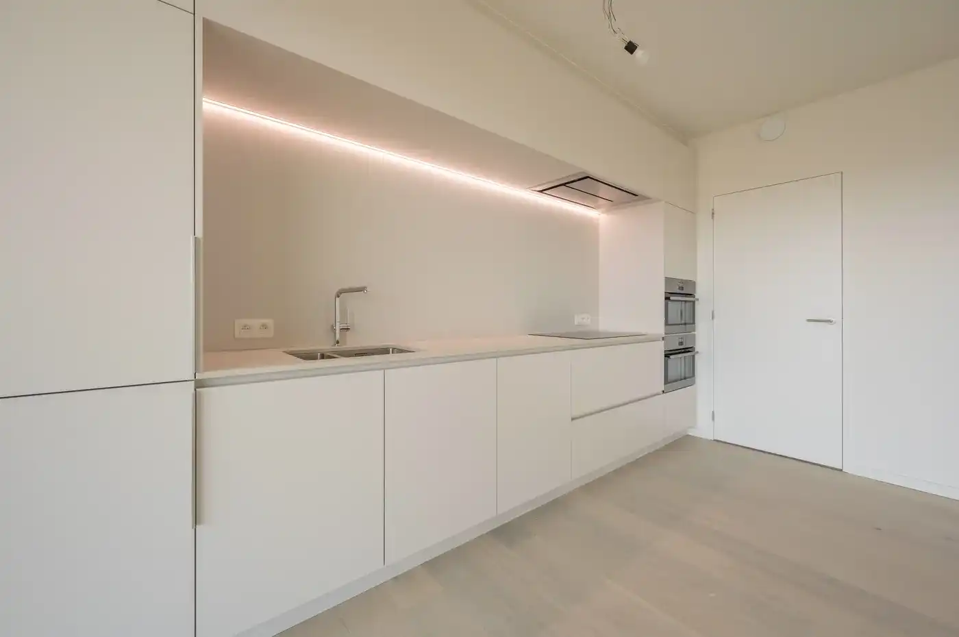 Nieuwbouw appartement met ruim zonnig terras en panoramische zichten foto 5