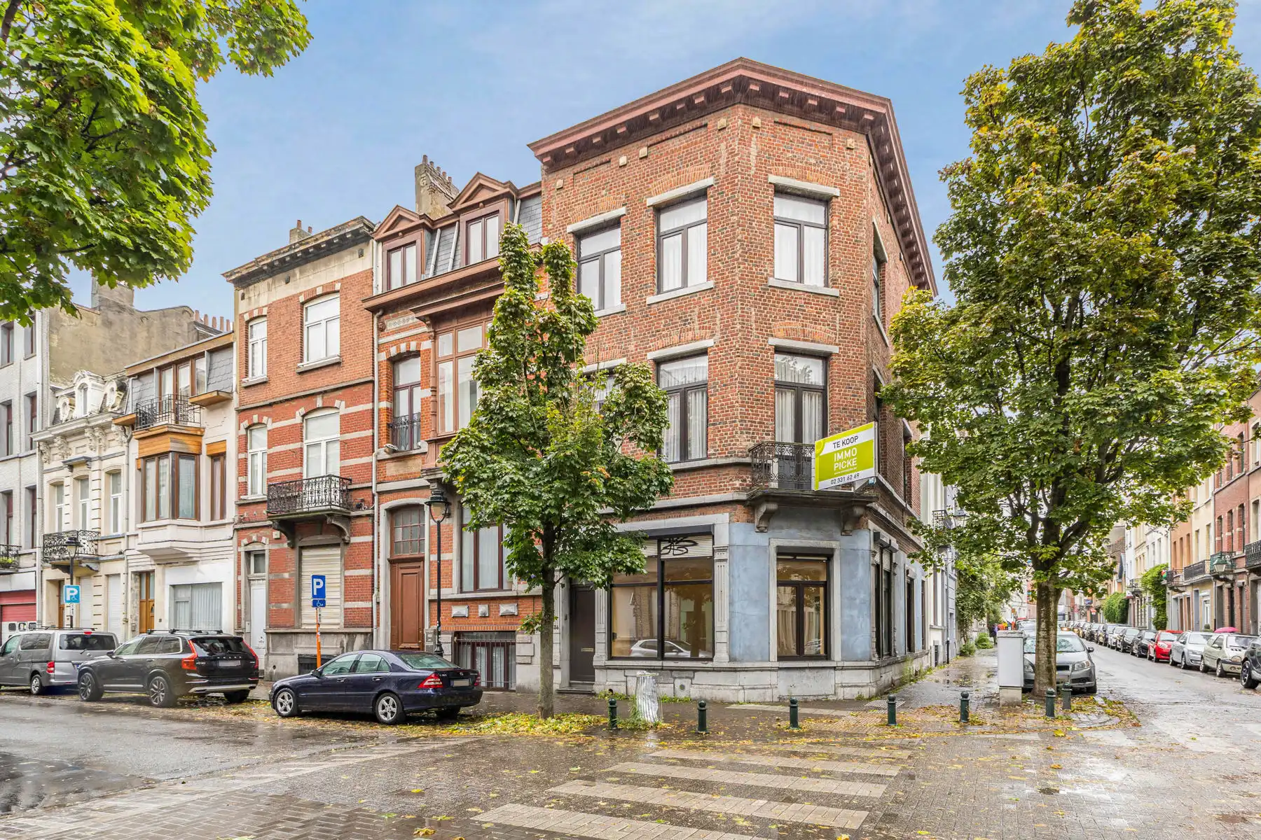 Opbrengsteigendom met collectieve ruimte en 2 wooneenheden foto {{pictureIndex}}