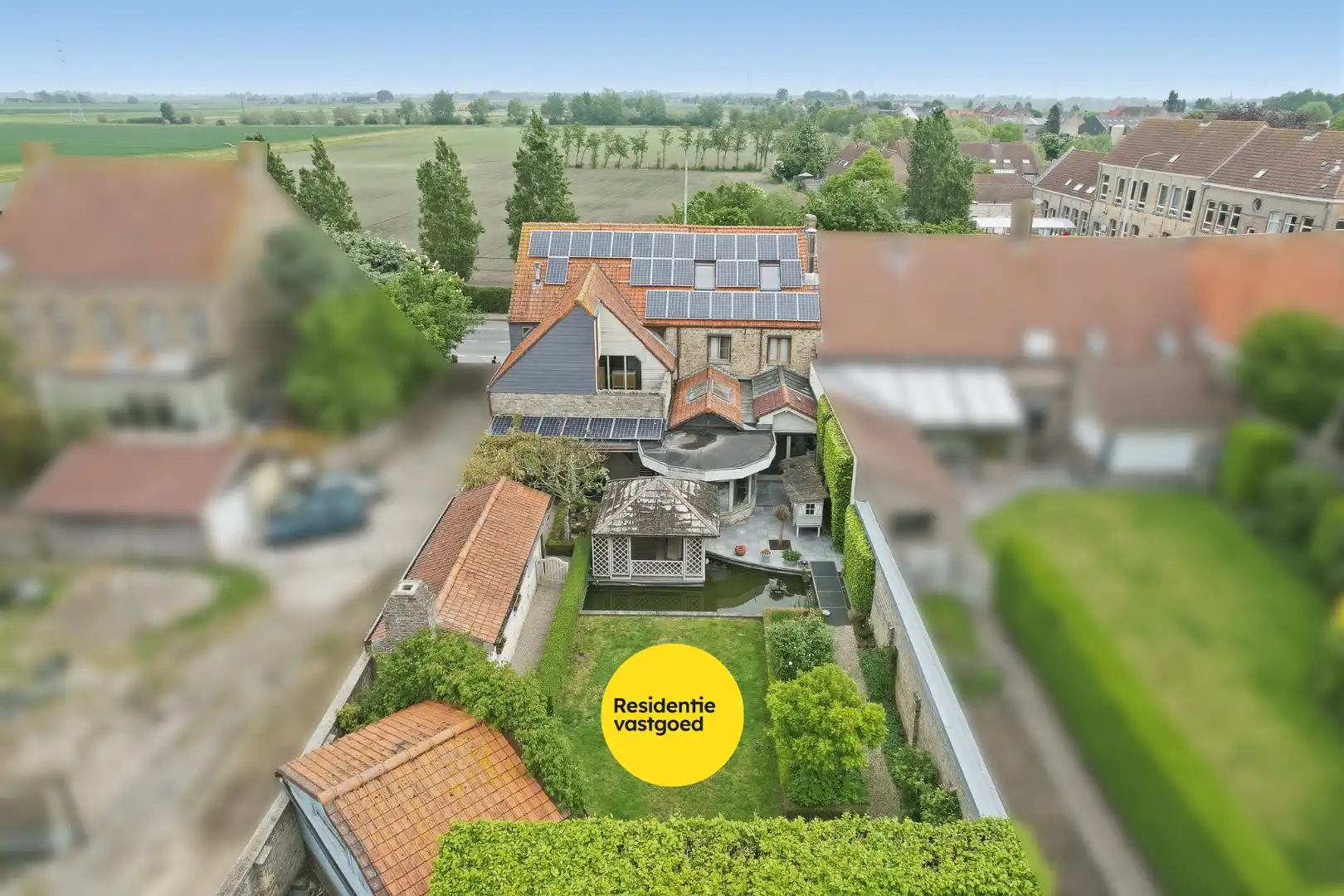 Unieke woning met polyvalente ruimte en zonnige tuin. foto {{pictureIndex}}