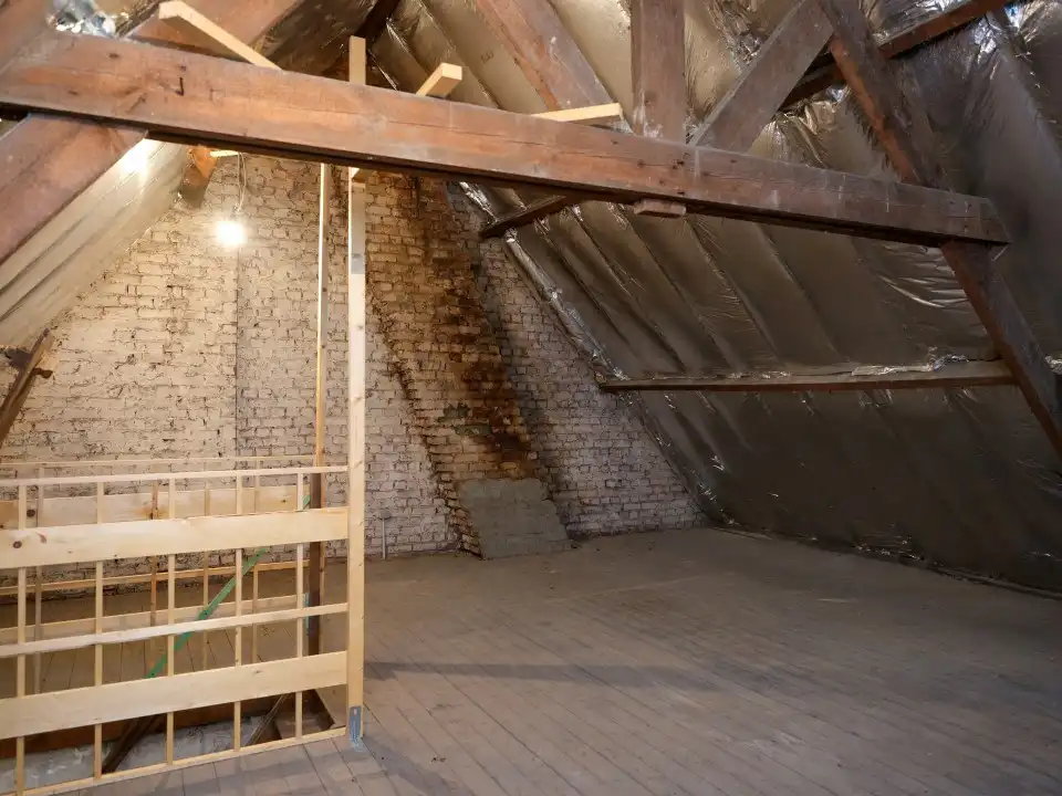 Centraal gelegen, deels te renoveren woning foto 10