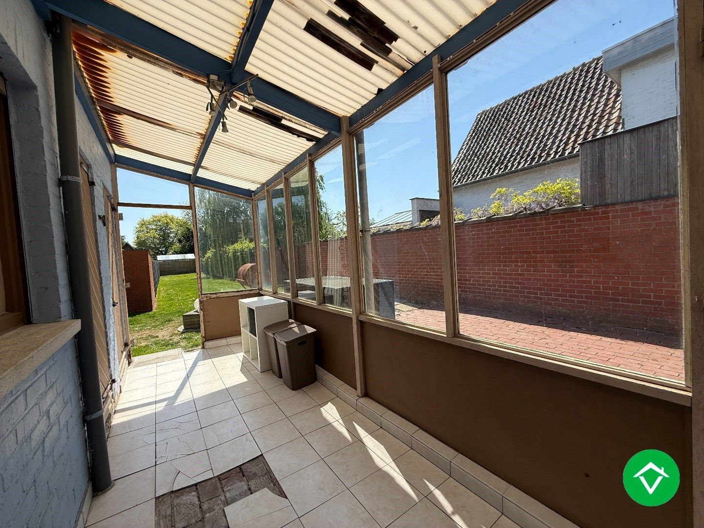 Charmante woning met twee slaapkamers, diepe tuin en ruime garage foto 9