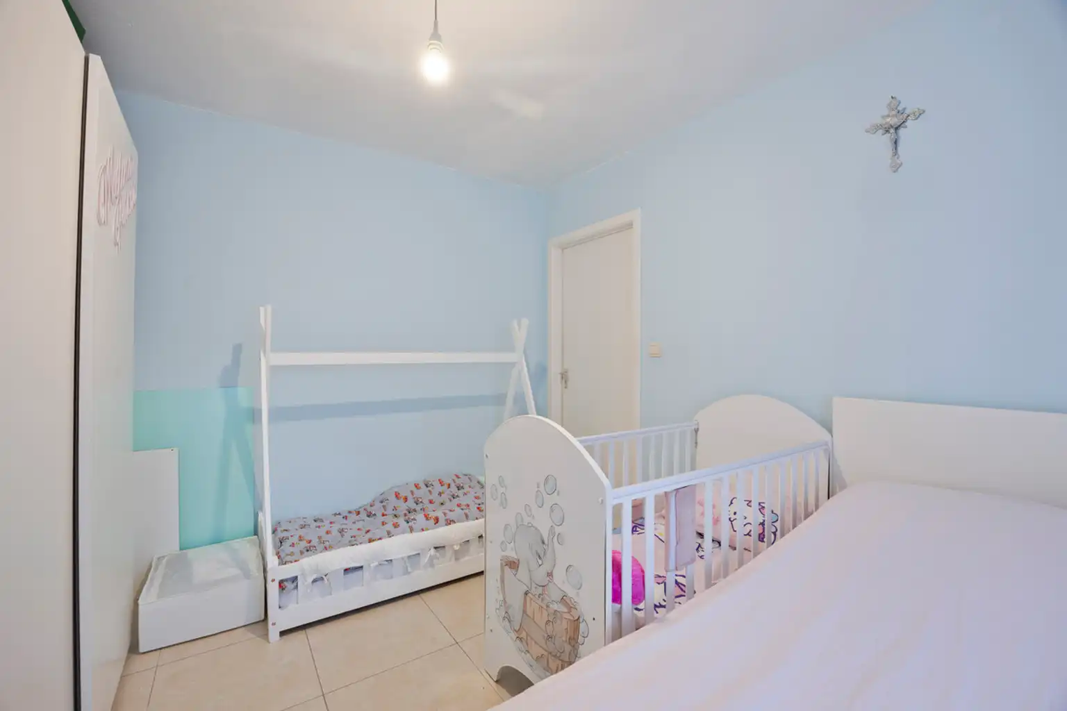 Instapklaar 1 slaapkamer lichtrijk en modern hoekappartement foto 10