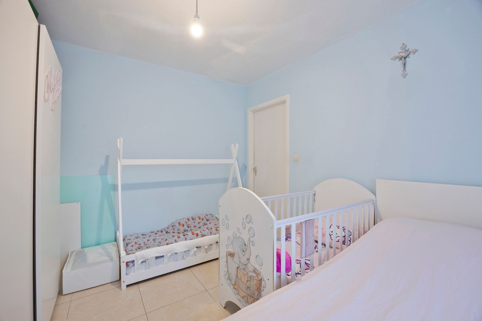 Instapklaar 1 slaapkamer lichtrijk en modern hoekappartement foto 10