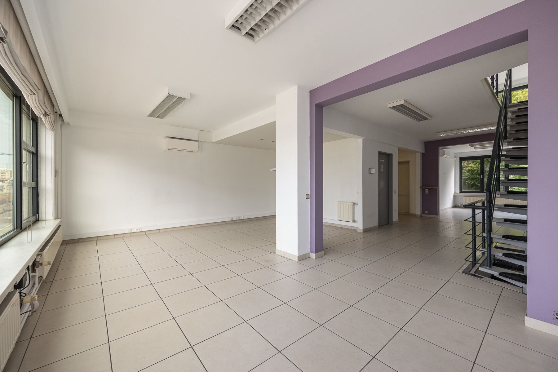 Om te vormen kantoorgebouw met 2 garages en gunstig EPC  foto 15