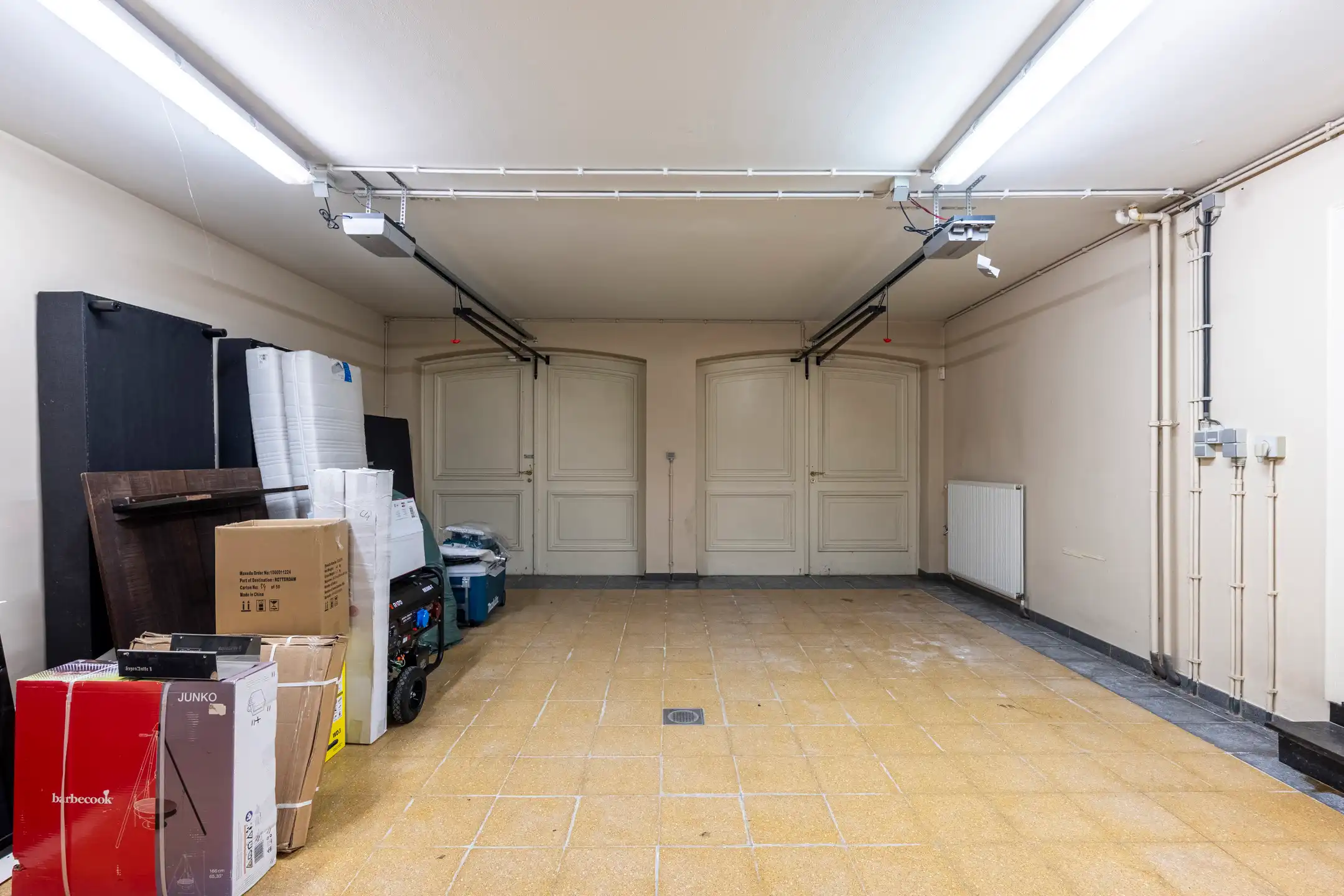 Villa met binnenzwembad en conciërgerie op riant perceel foto 26