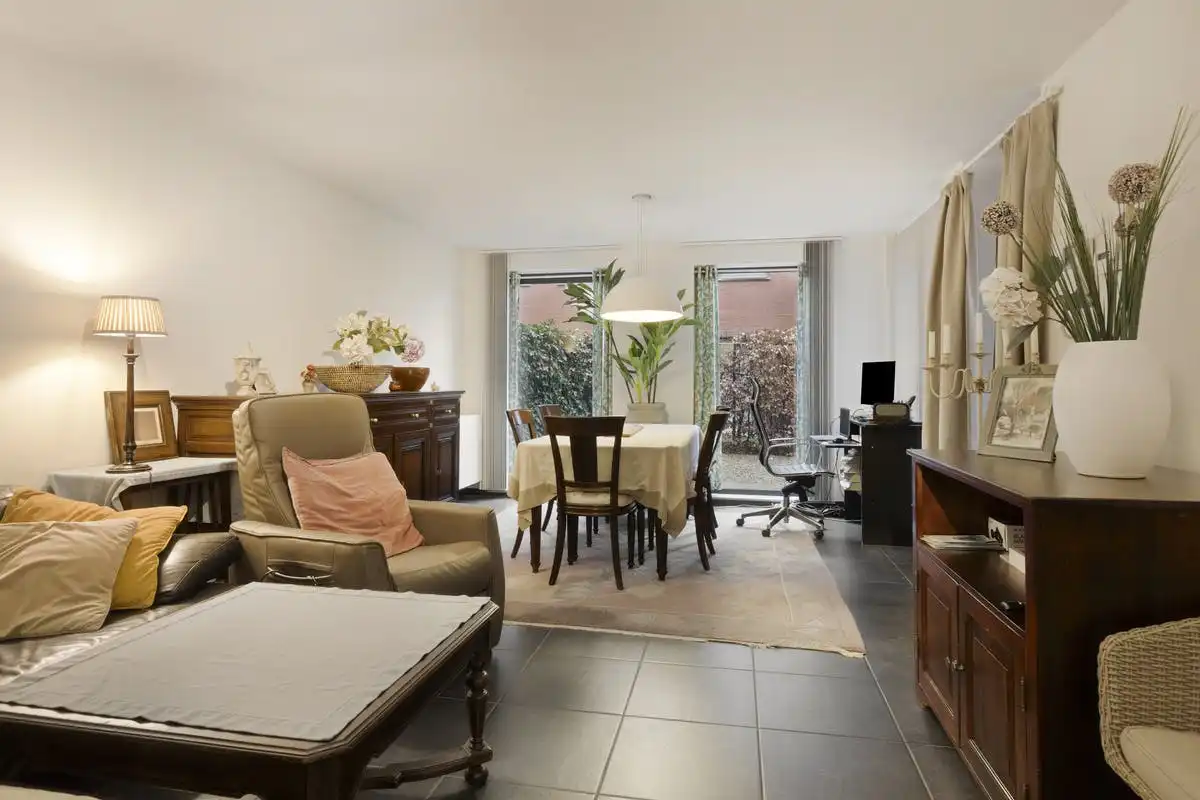 Gelijkvloers appartement met parking en tuintje te koop in Hasselt foto 3