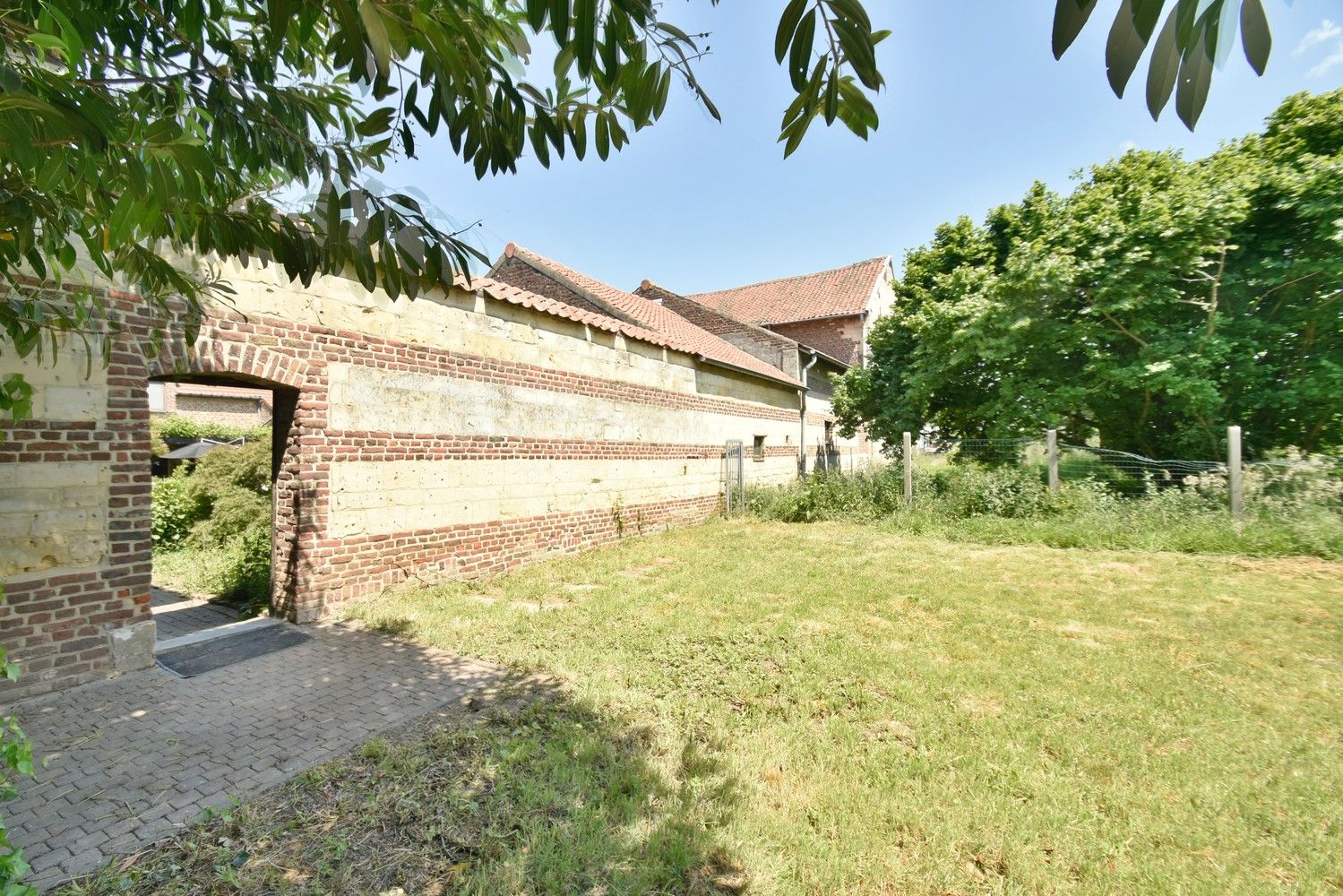 Uniek omsloten hoeve boordevol potentieel op een gegeerde locatie nabij Maastricht foto 19