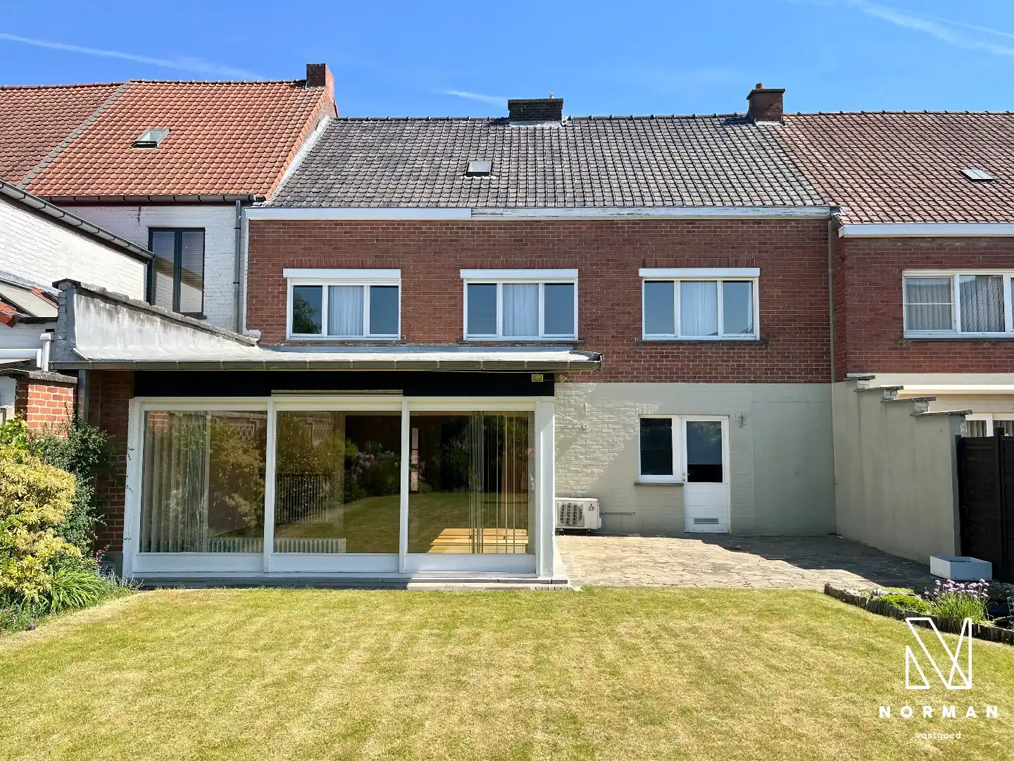 Ruime woning met 5 slks, garage in het centrum van Kuurne foto {{pictureIndex}}