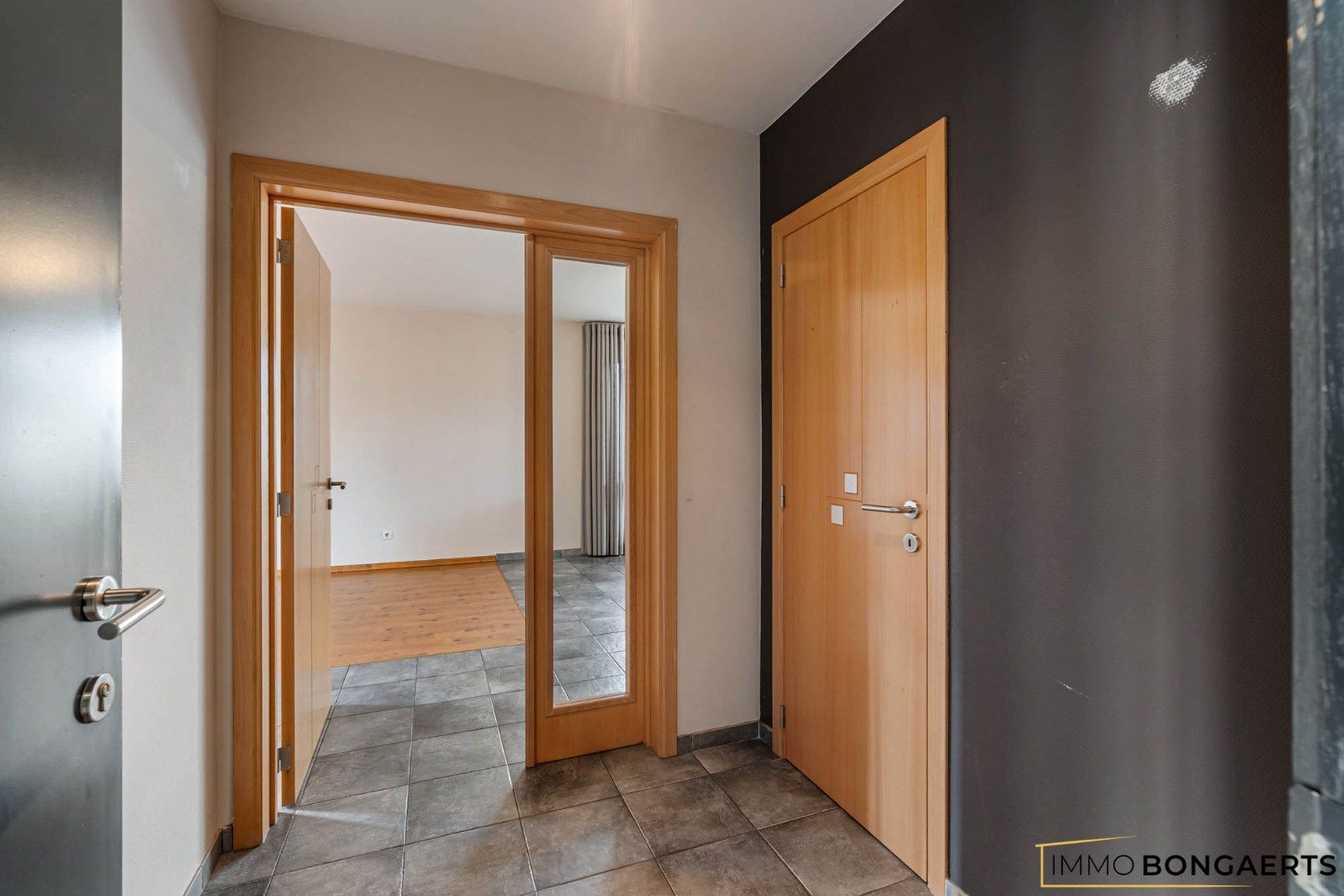 Ruim duplexappartement met 4 slaapkamers foto 2