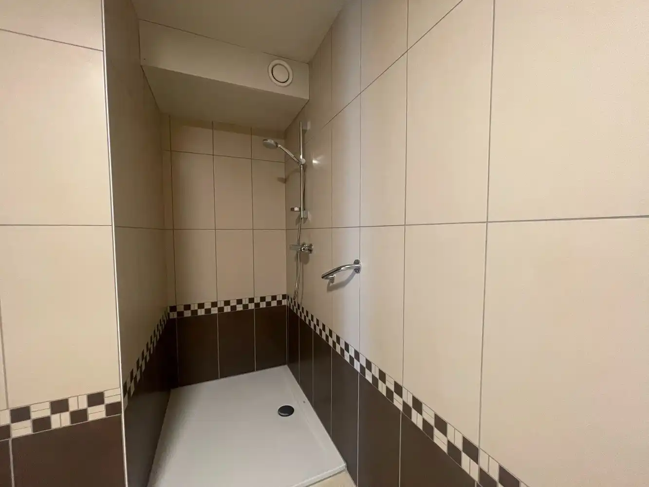 Appartement met terras en garage in het centrum van Moerbeke foto 15