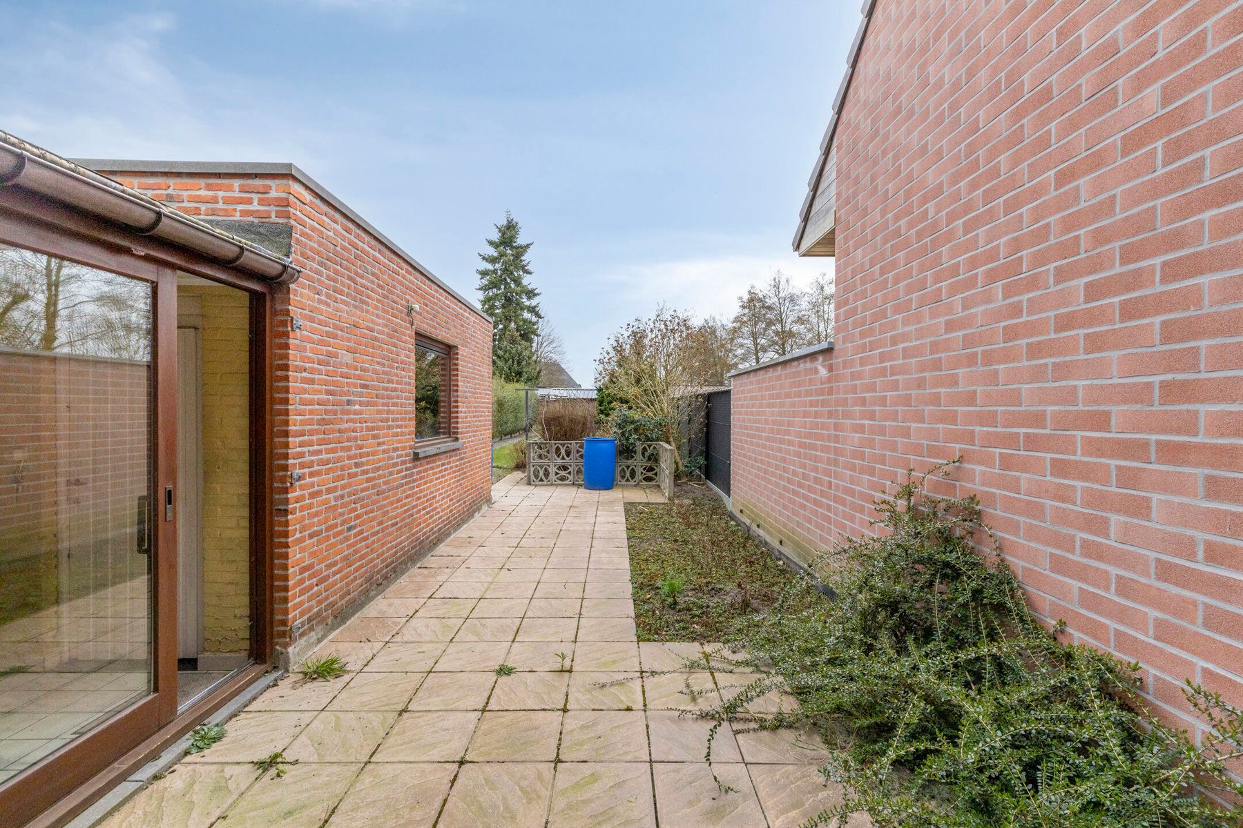 Ruime woning met tuin én garage in hartje Belsele foto 16