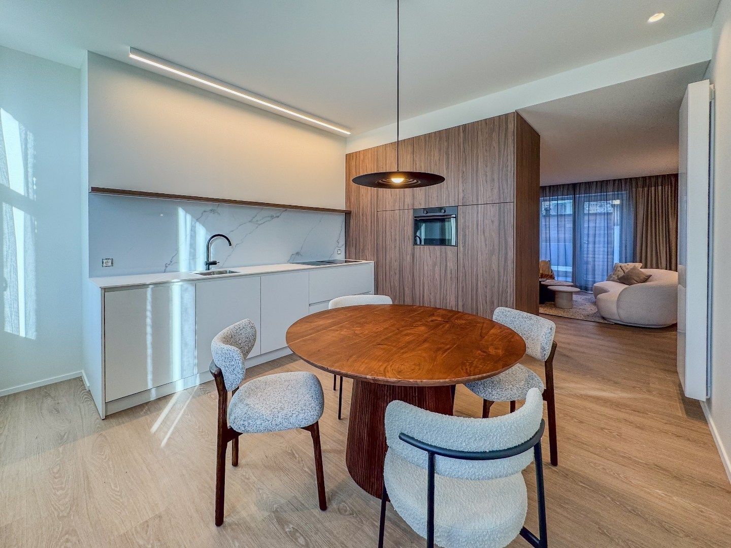 Ruim appartement met 3 slaapkamers en terras in het centrum. foto 7