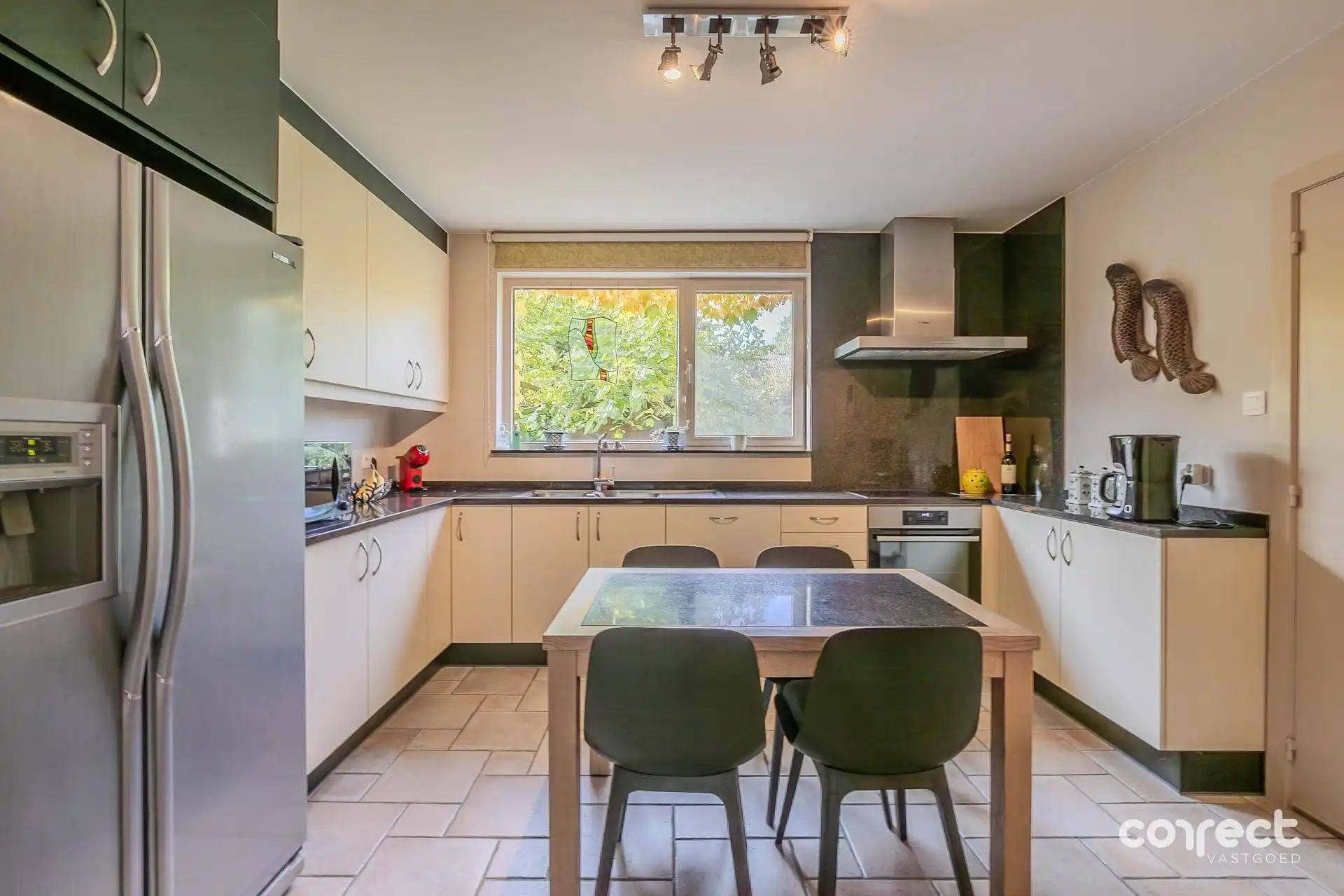 Goed onderhouden hoekwoning op een rustige, centrale ligging met prachtige tuin en ruim bijgebouw. foto 6