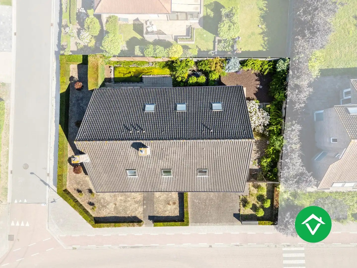 Stevige woning op gunstige ligging met 7 slaapkamers, dubbele garage en tuin te Roeselare foto 34