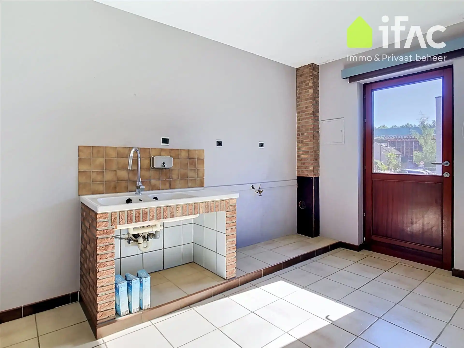Villa met 3 slpk., bureau en groot perceel foto 13