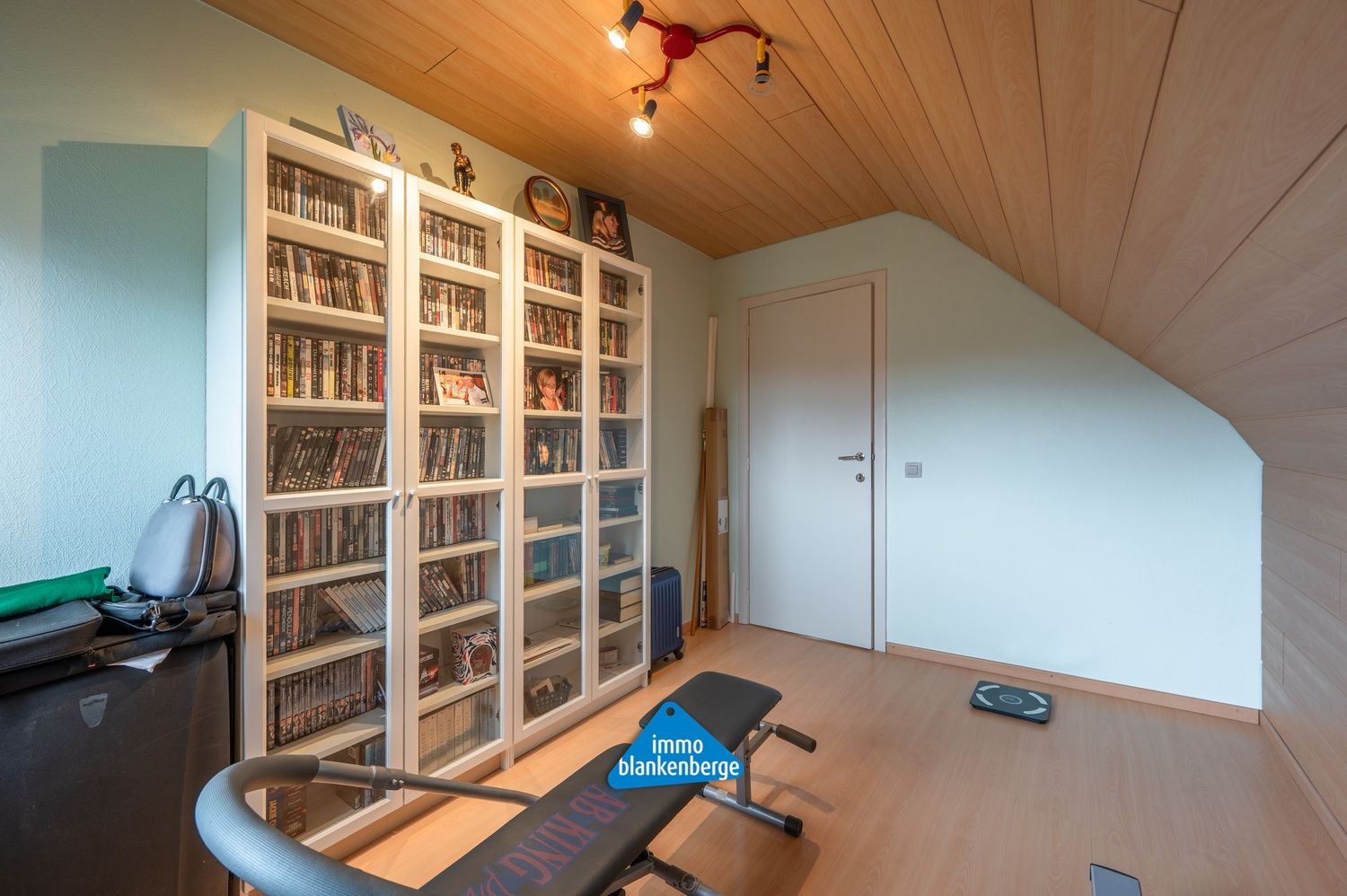 Ruime villa met zonnige tuin en moderne veranda op wandelafstand van de zee foto 23