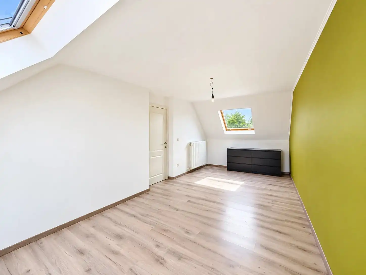 Zeer ruim duplex appartement met mogelijk 4 slaapkamers, ruim terras en garage vlakbij het centrum. foto 19