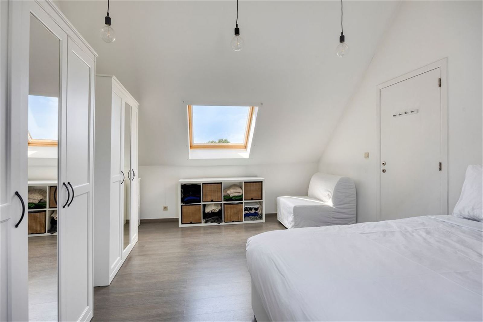 Instapklare, rustig achterin gelegen 3-gevelwoning nabij Hallerbos! foto 20