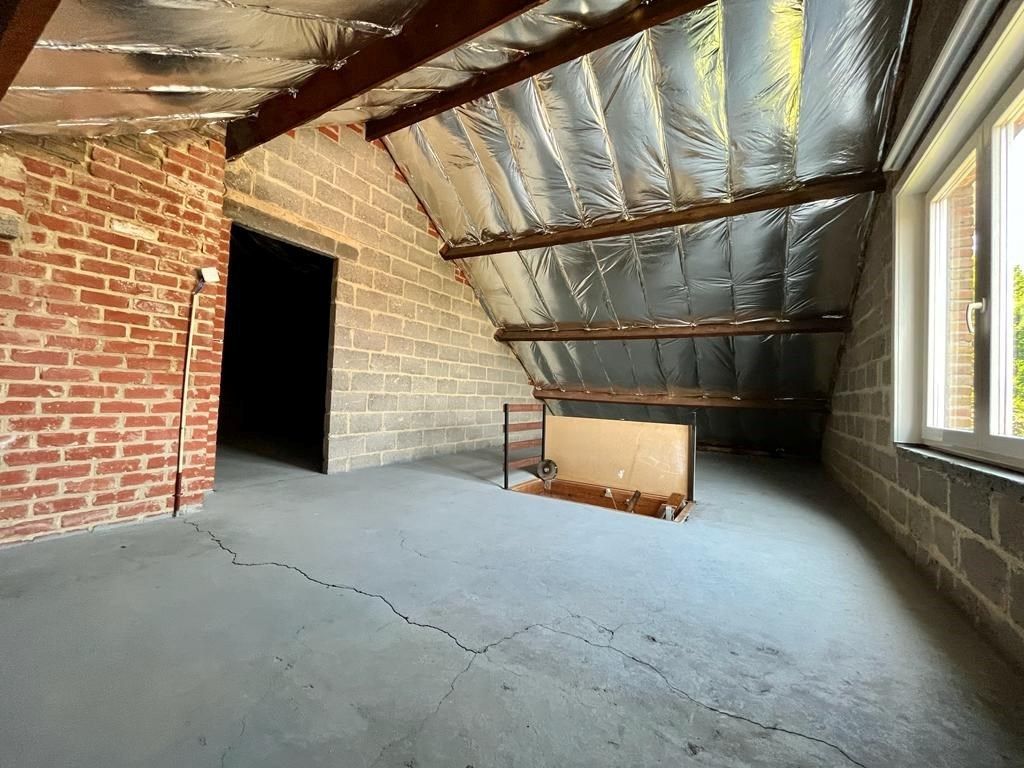 Hedendaagse woning met 4 slaapkamers, gelijkvloerse bureau en zonnige tuin met garage te Kuurne. foto 10