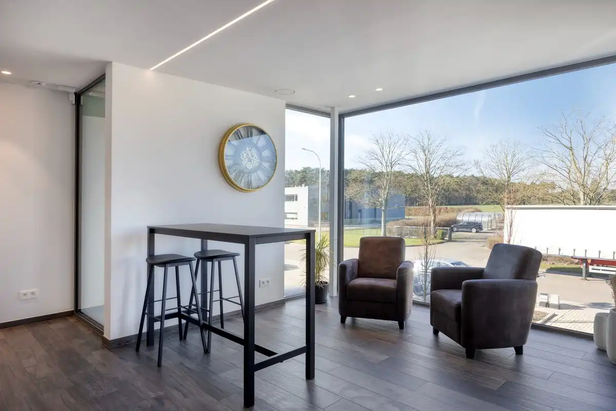 Grondig gerenoveerd KMO gebouw met magazijn en kantoorruimtes in Heverlee op een perceel van 11a19ca! – EPC -22,65 kWh/m² foto 19