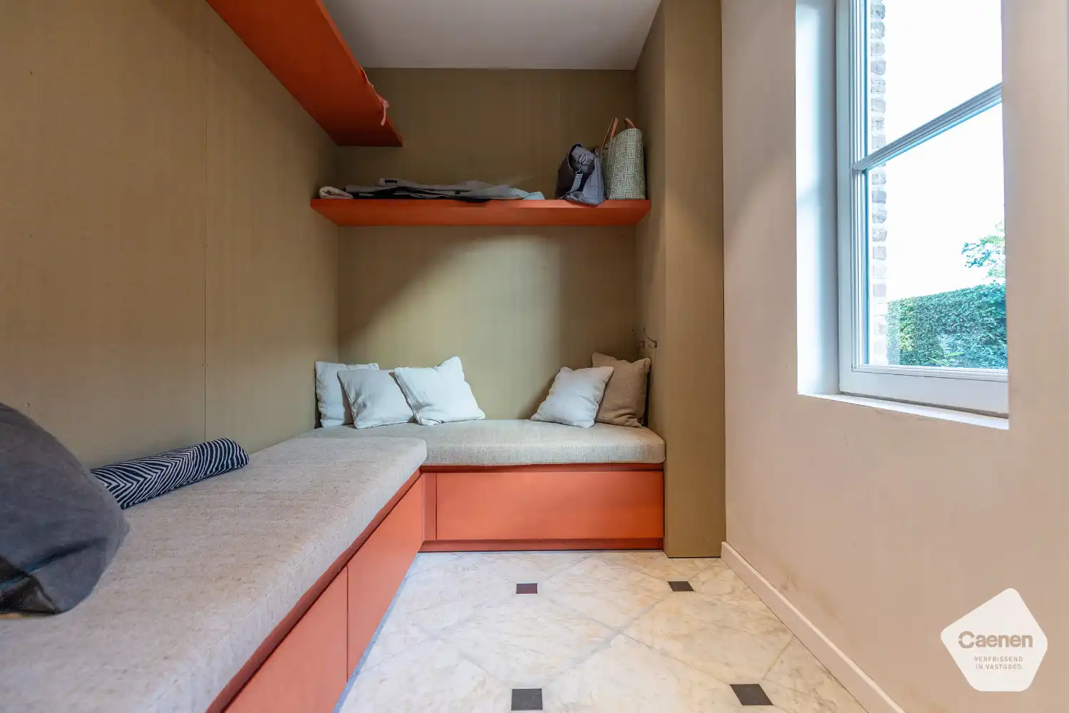 Prachtige smaakvolle gerenoveerde villa met uniek bijgebouw op een perceel van 2021m²  en 5 slaapkamers. foto 13
