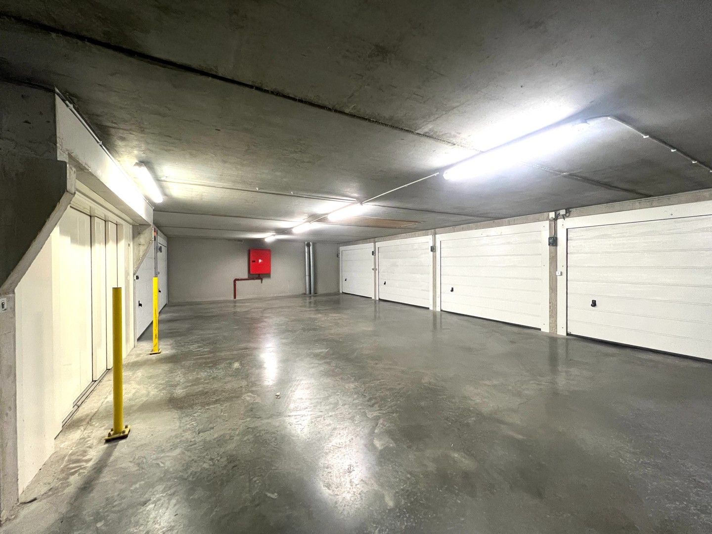 Ruime garage nabij De Bolle foto 6