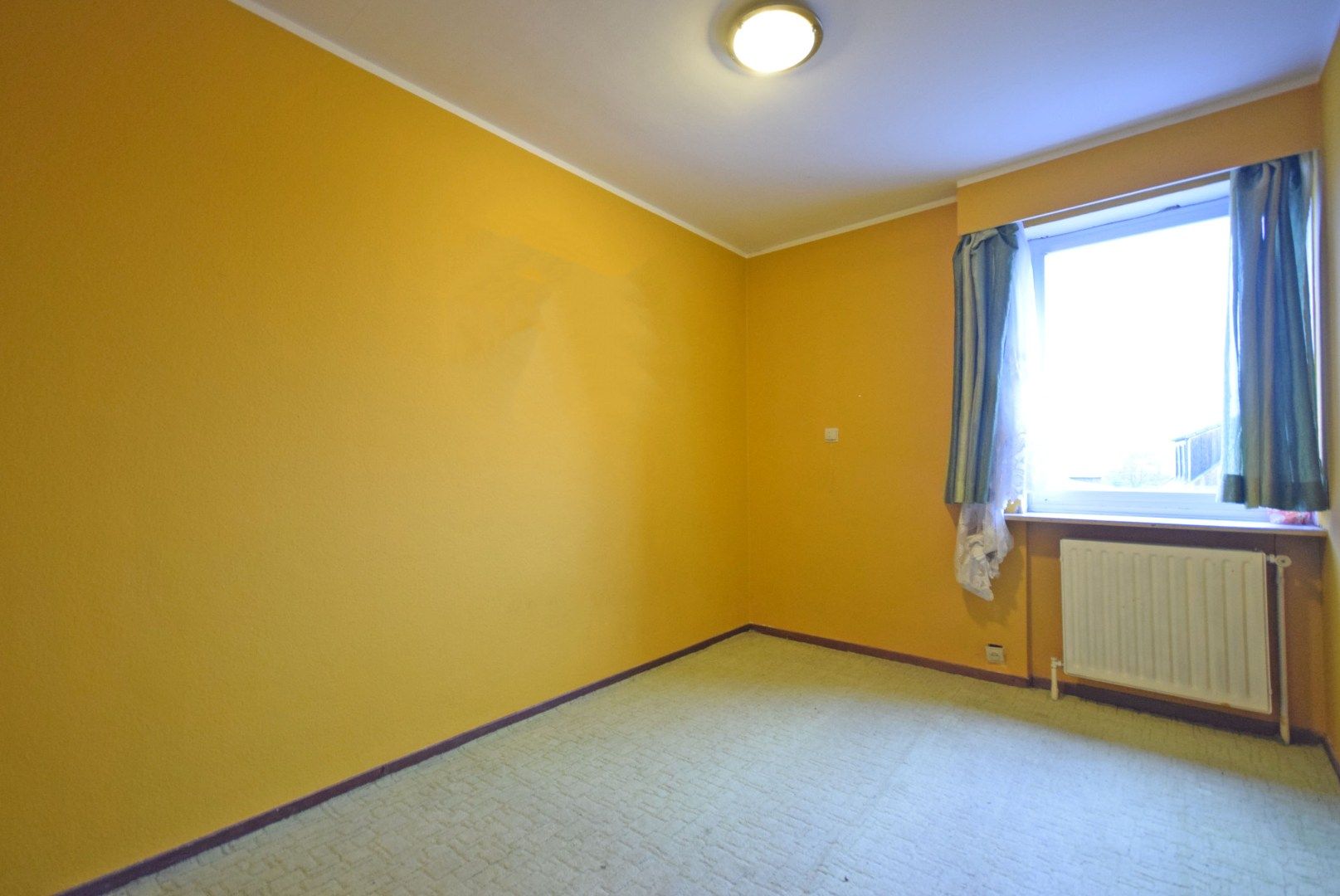 APPARTEMENT MET TWEE SLAAPKAMERS NABIJ CENTRUM ROESELARE - WONEN OF INVESTERINGSKANS foto 8