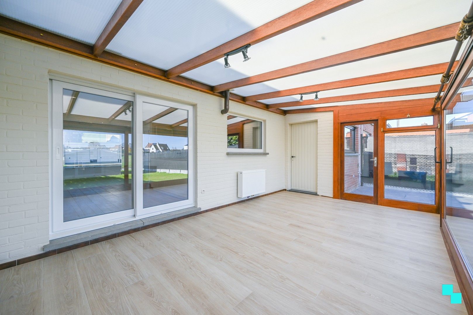 Instapklare eengezinswoning in een rustige buurt in Oostrozebeke! foto 13