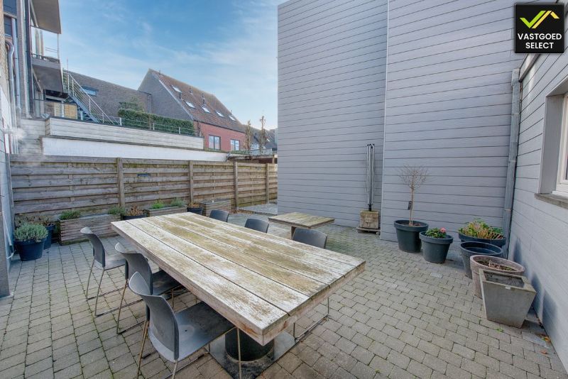Statige herenwoning met bijgebouw, garage­mogelijkheden en patio in centrum Eeklo foto 17