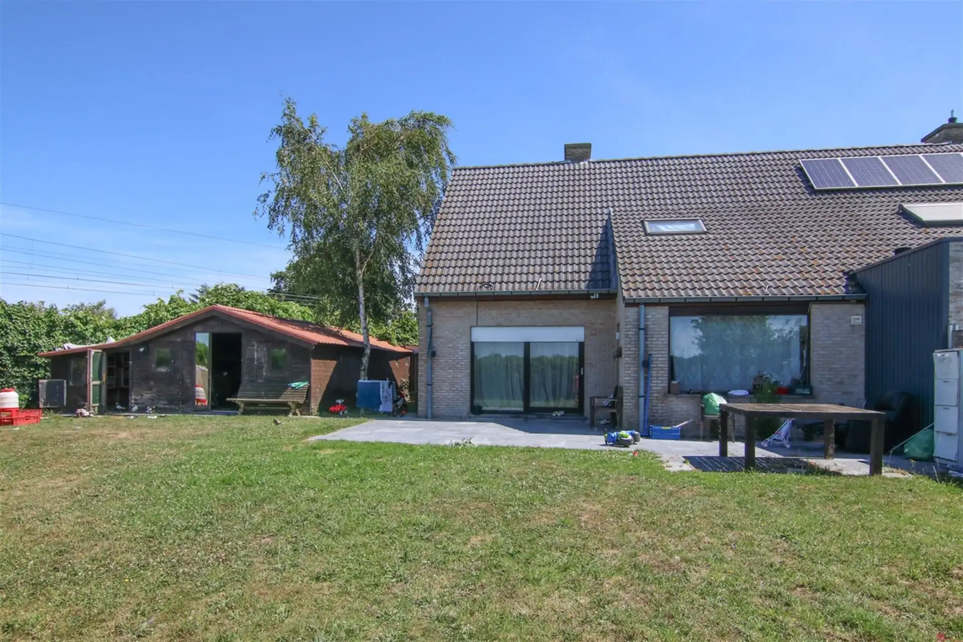 Halfopen woning met in groene wijk foto 15