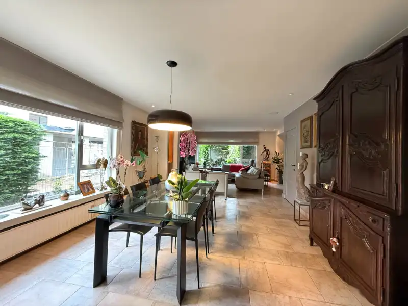 Ruime woning met kantoor en prachtige tuin op toplocatie foto 10