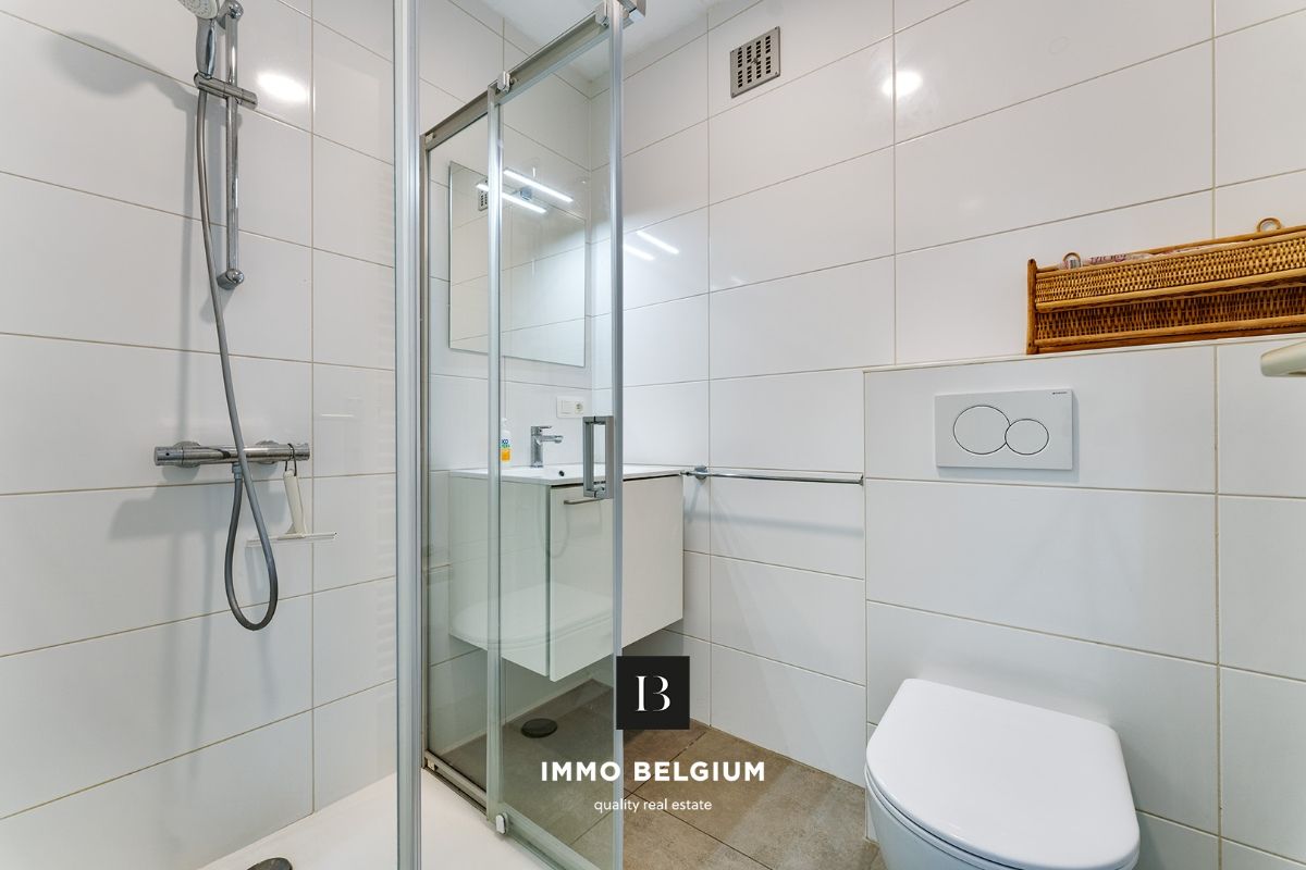 Ruim appartement op de zeedijk met 2 slaapkamers foto 15