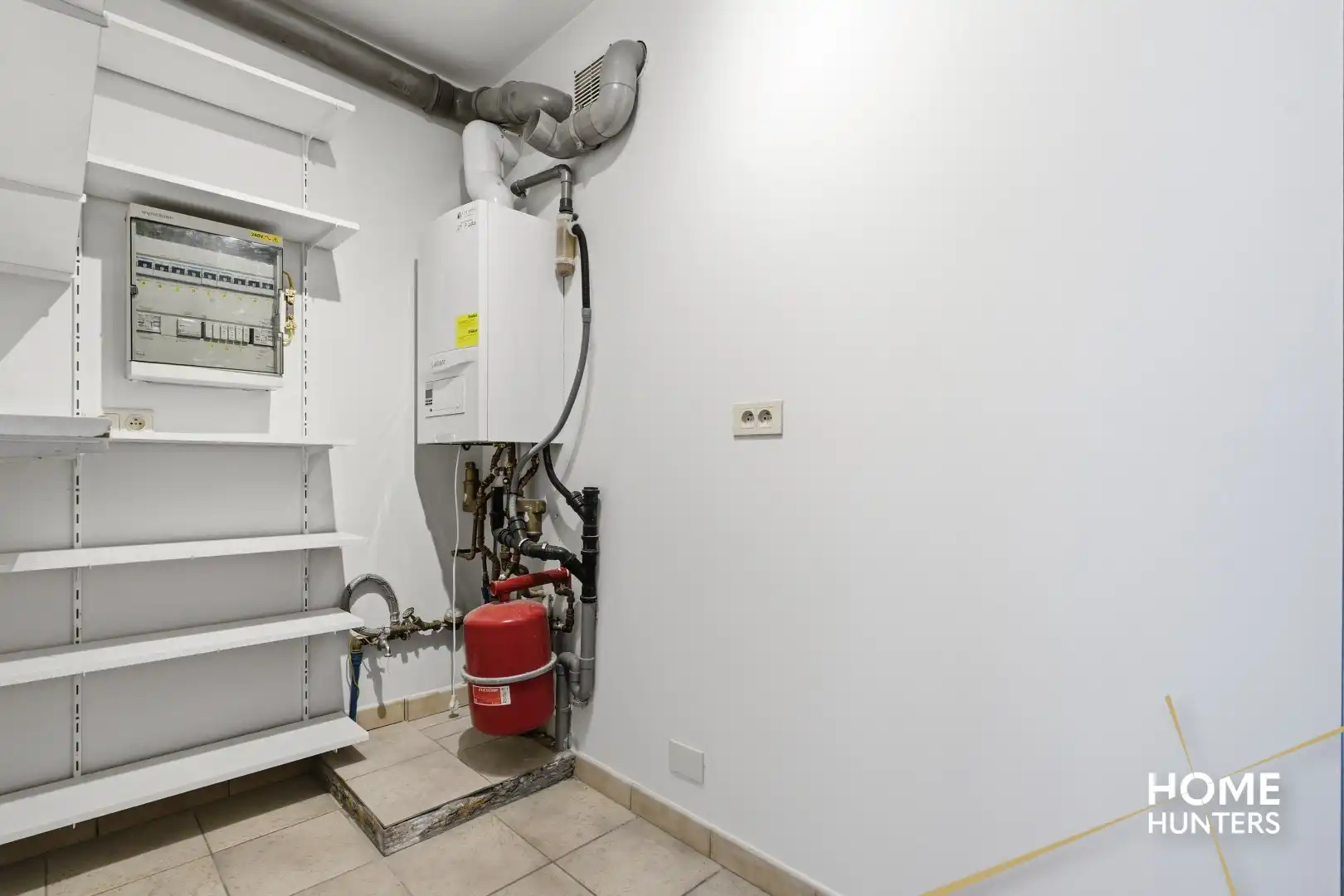 Lichtrijk gelijkvloers appartement in centrum Roeselare foto 11