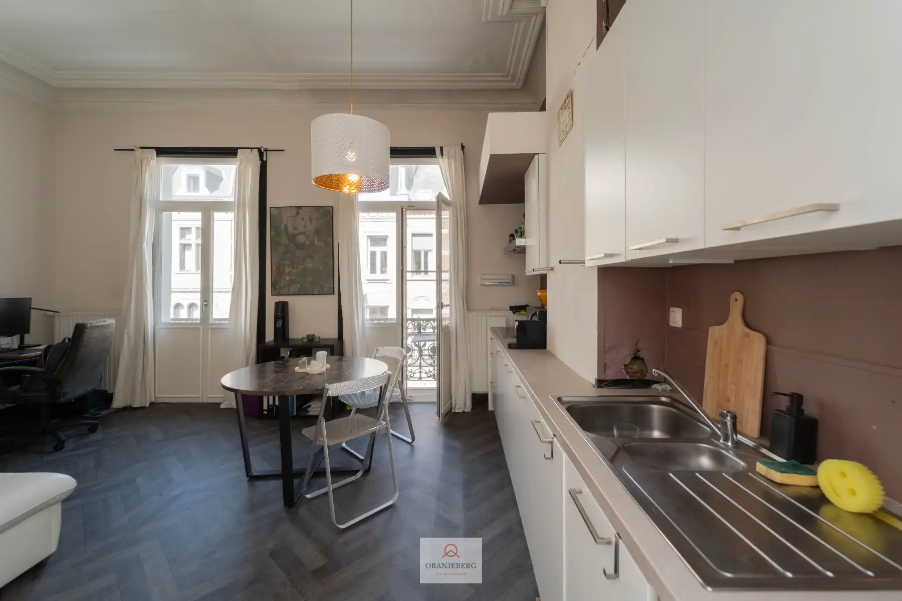 Charmant appartement in hartje stad met balkon foto 2