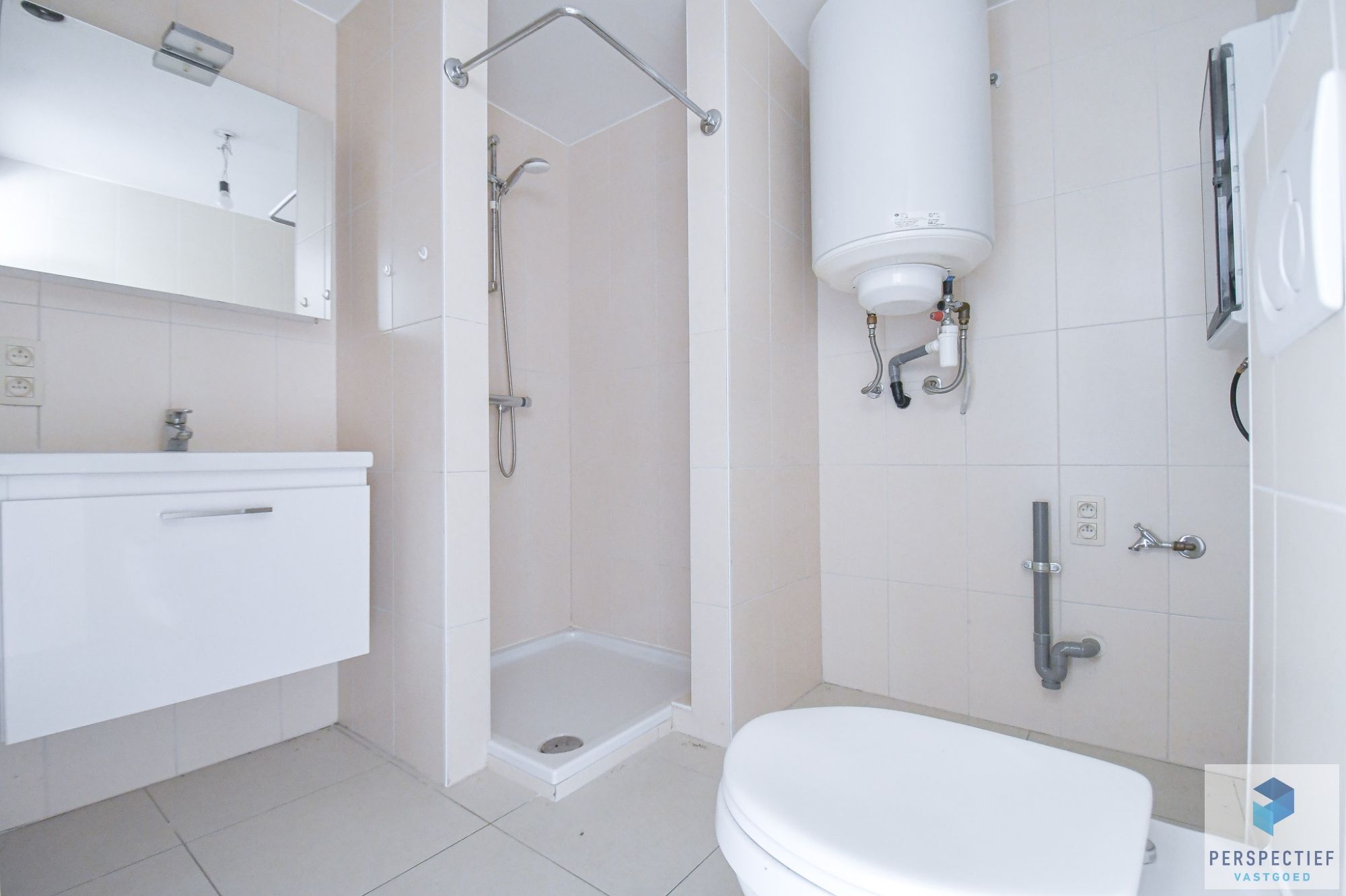 INSTAPKLAAR 2 slaapkamer appartement met terras incl. AUTOSTAANPLAATS en kelder foto 11