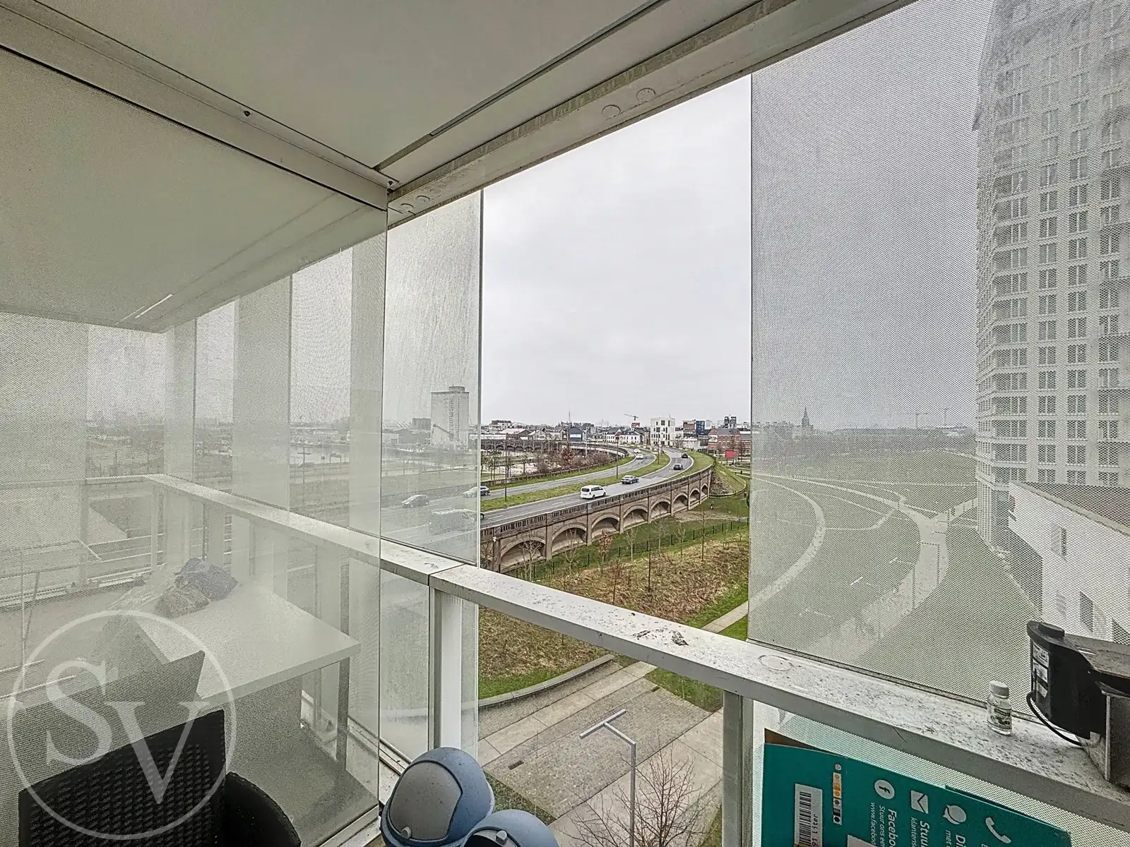 Studio / studentenkamer met terras. foto 6