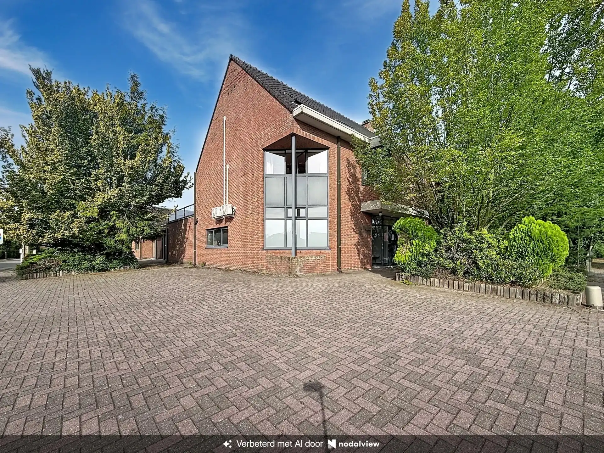 Ruime handels- en praktijkruimte van 170 m² te huur in Mol foto 3