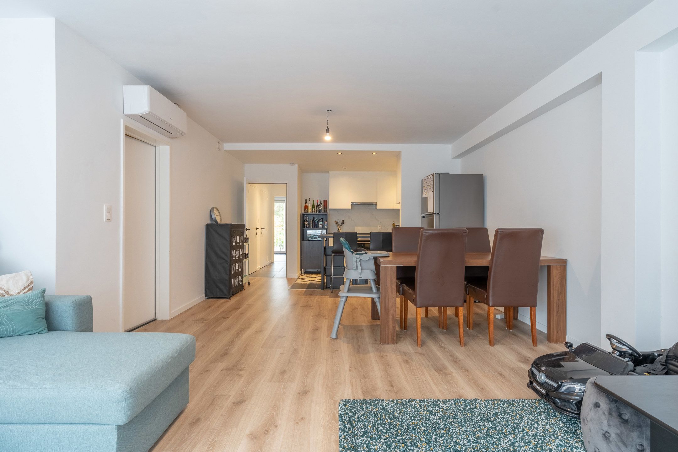 Energiezuinig 2 slpk appartement met garagebox te Vosselaar. foto 3